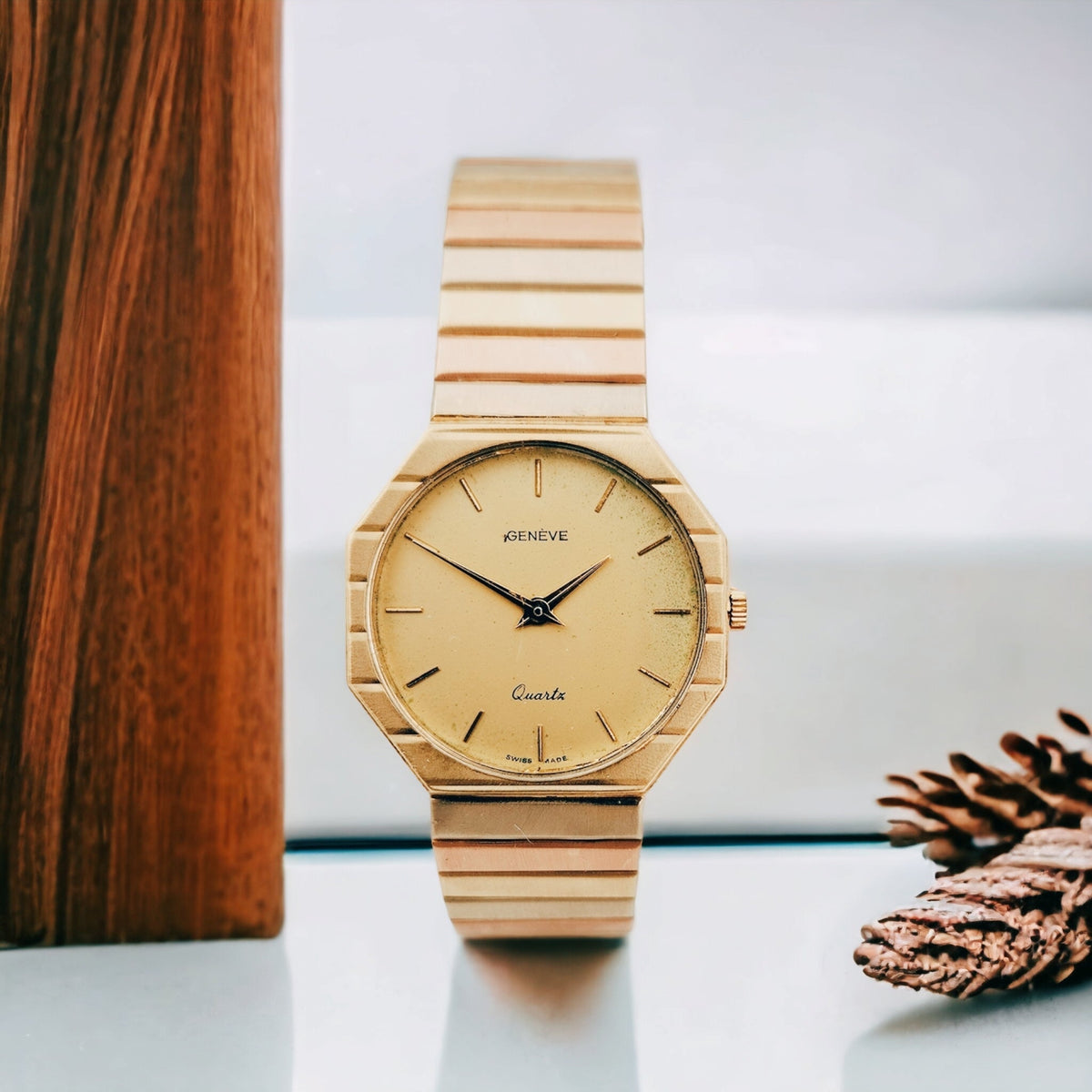 Unisex Geneve 32mm Vintage 14K Yellow Gold Watch with Gold Dial and Fluted Bezel. (Pre-Owned)