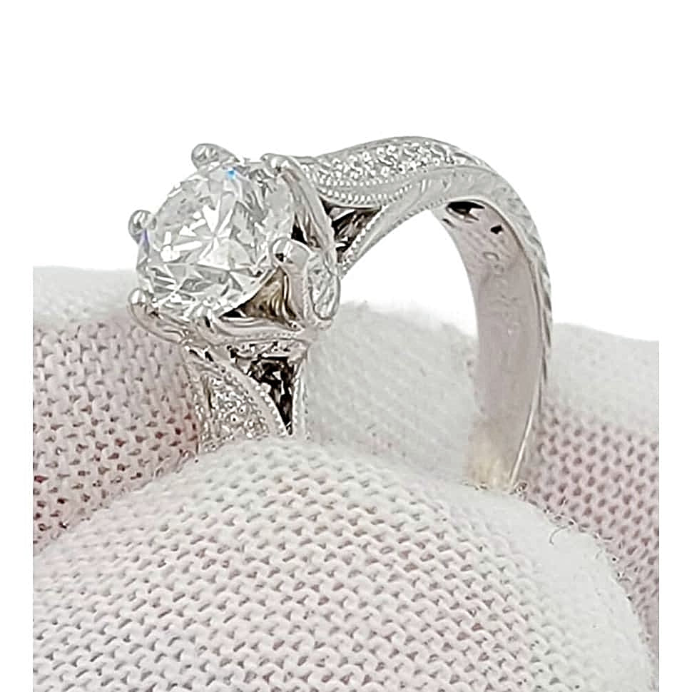 18K White Gold Engagement Diamond Ring.
