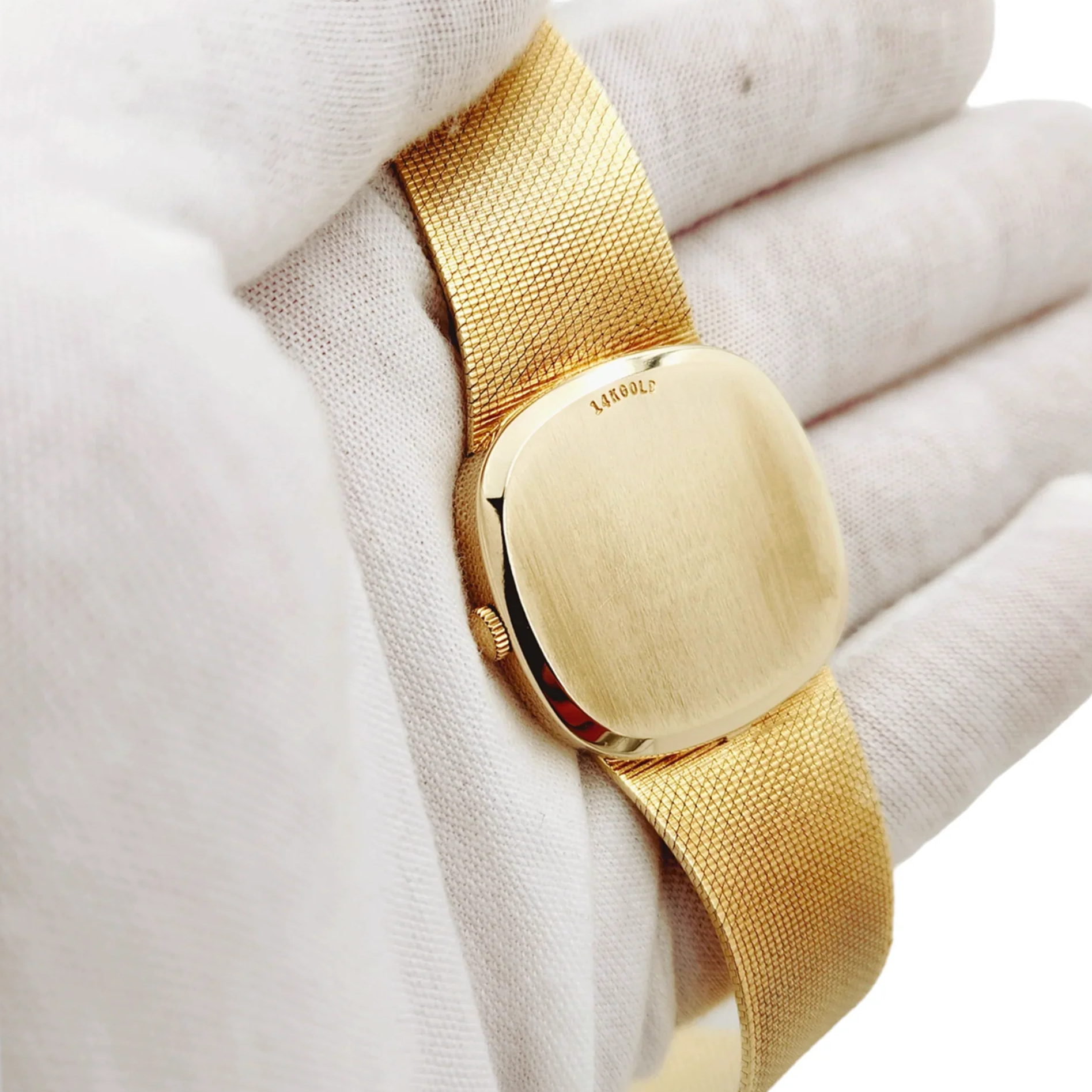 1970's Unisex Omega 29mm Vintage 14K Yellow Gold Watch with Champagne Texture Dial. (Pre-Owned)