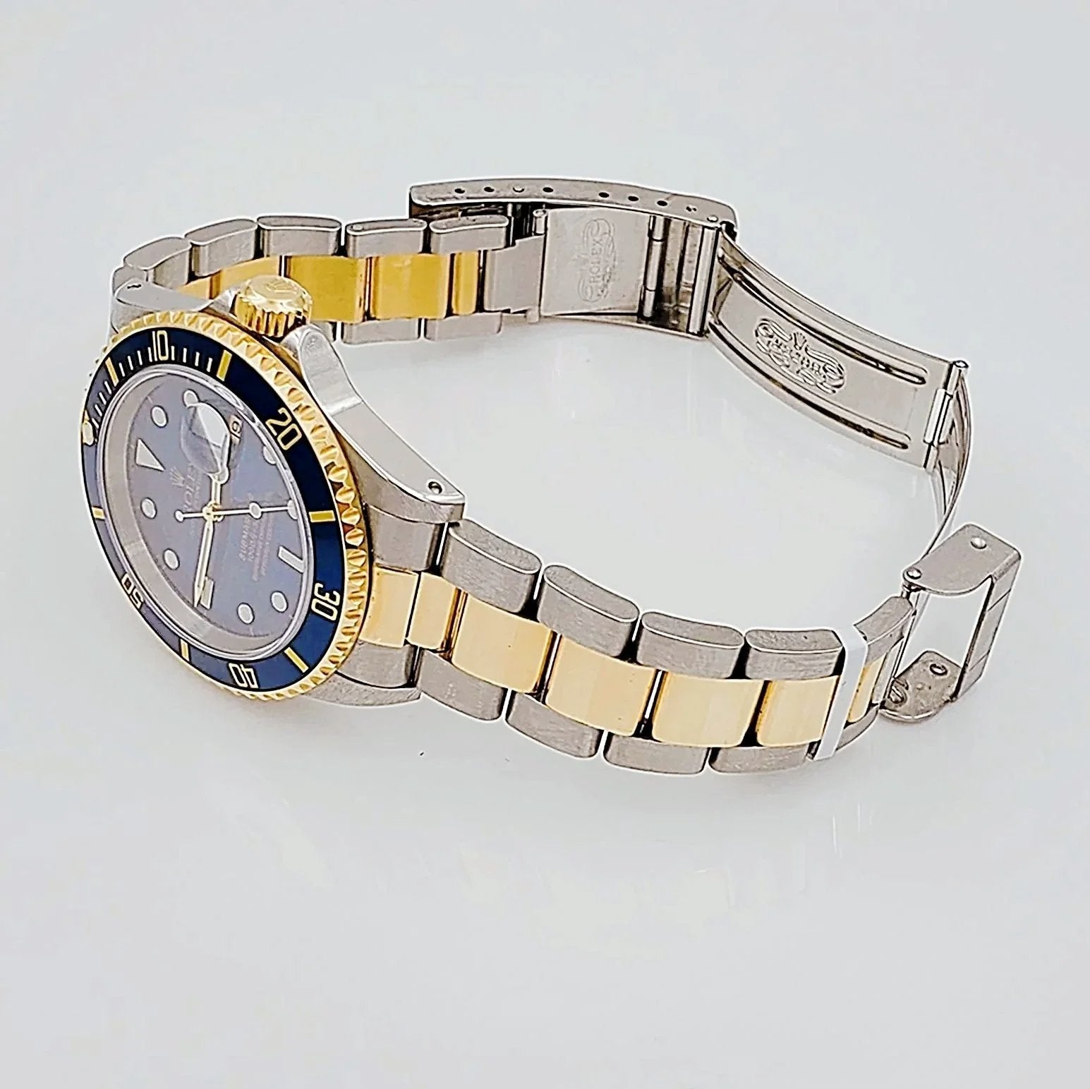 1991 Men's Rolex 40mm Submariner Oyster Perpetual Two Tone 18K Yellow Gold / Stainless Steel Watch with Blue Dial and Blue Bezel. (Pre-Owned 16613)