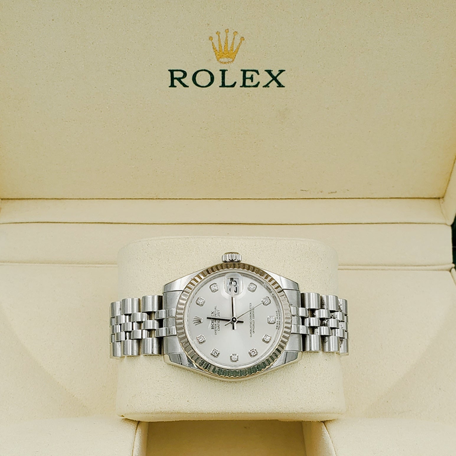 Unisex Midsize Rolex DateJust 31mm Stainless Steel Wristwatch w/ Silver Diamond Dial & Fluted Bezel. (Pre-Owned)