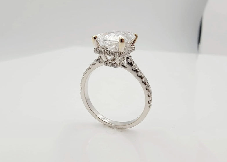 18k White Gold 3.24ct Engagement Ring With Lab Grown Center Diamond.