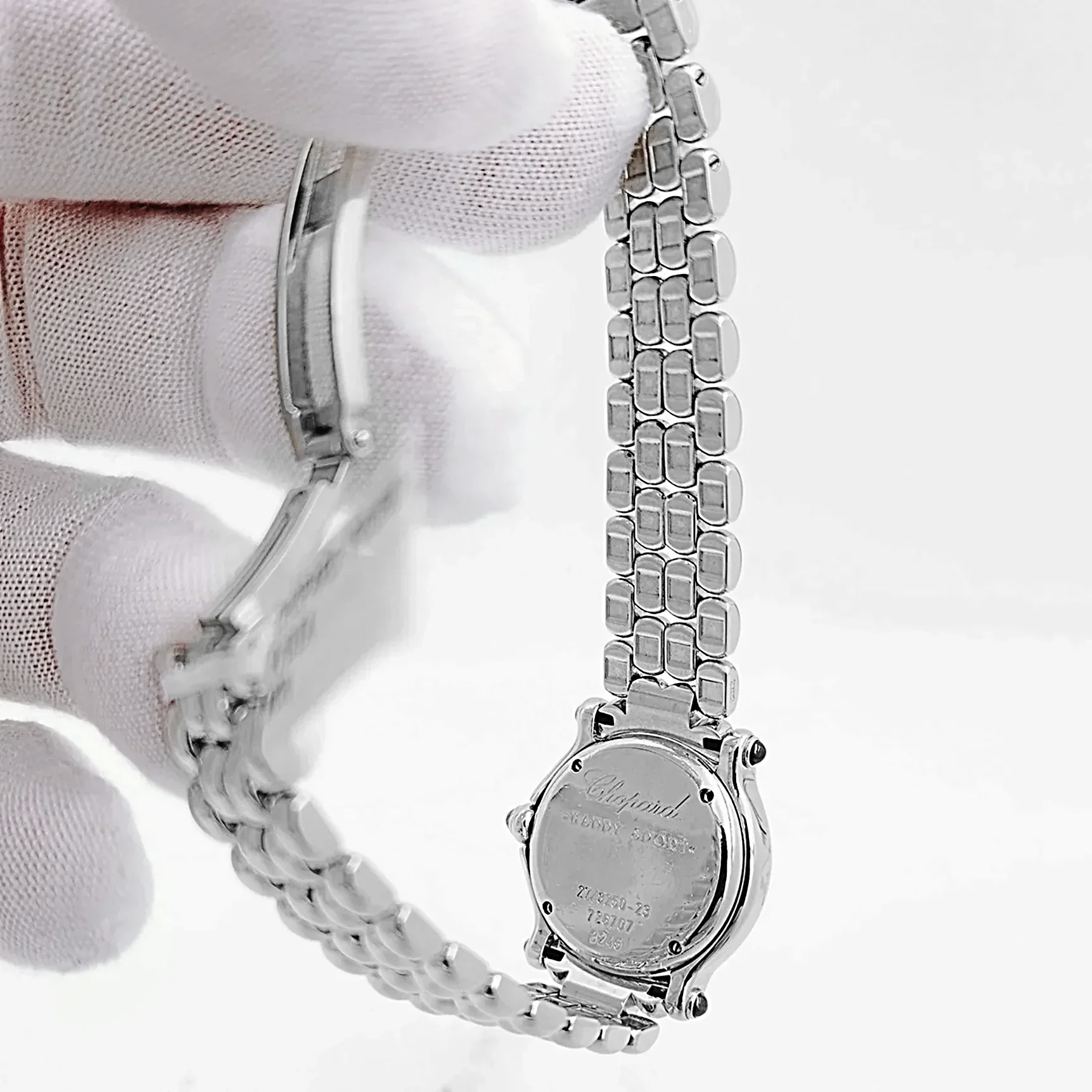 Ladies Chopard 26mm Happy Sport Five Diamond Stainless Steel Watch with Mother of Pearl Dial and Diamond Bezel. (Pre-Owned 27/8250-23)