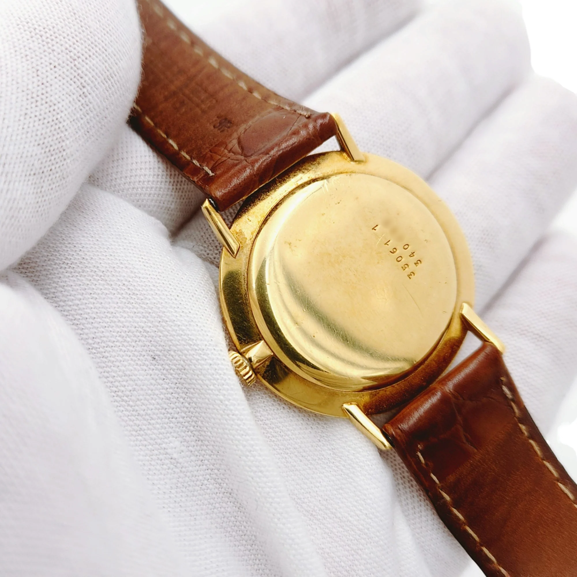 Men's Baume & Mercier 33mm Vintage 18K Yellow Gold Automatic Watch with Brown Leather Band and Egg-Shell Dial. (Pre-Owned 35061)