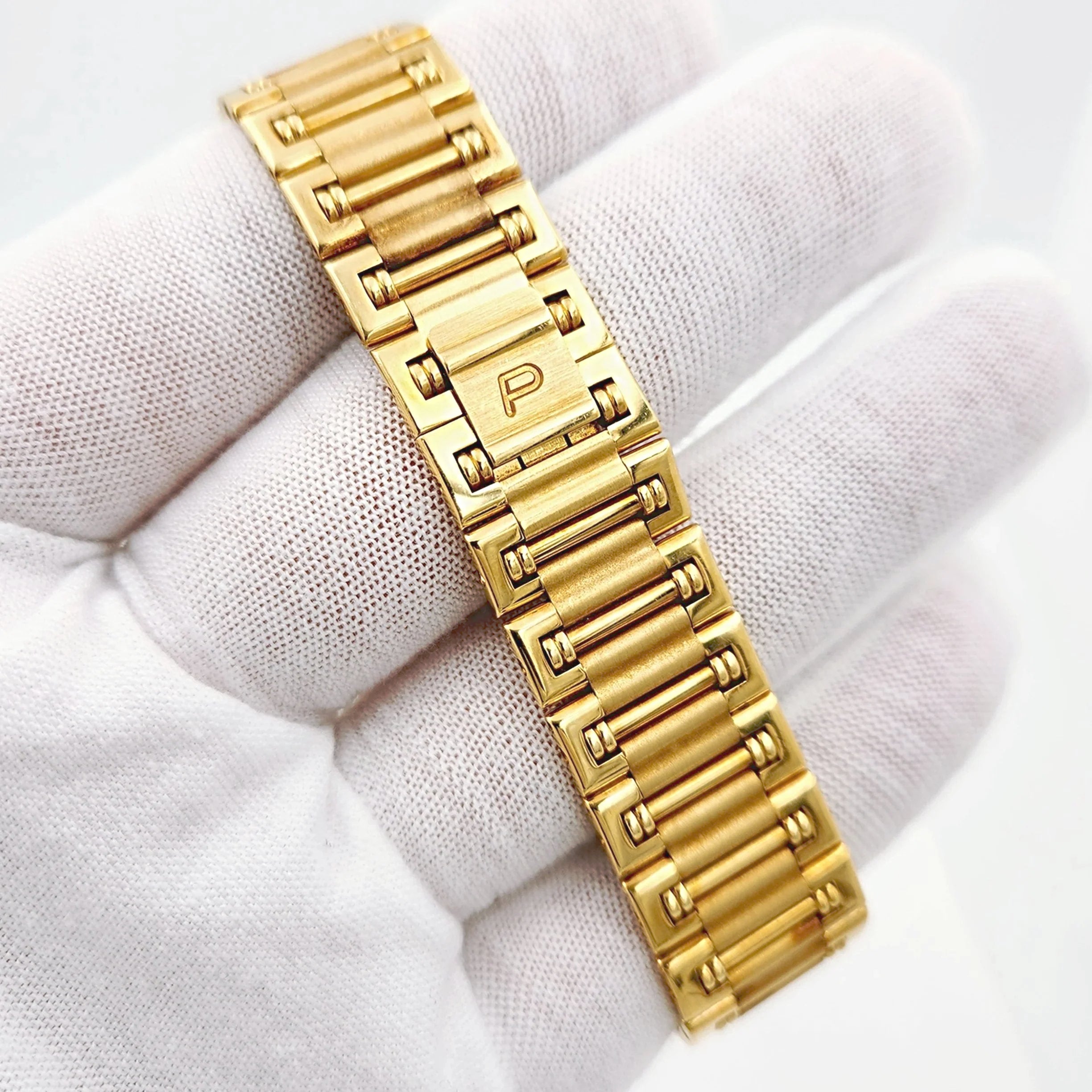 Men's Piaget 31mm Dancer Vintage Solid 18K Yellow Gold Band Watch with White Dial. (Pre-Owned)