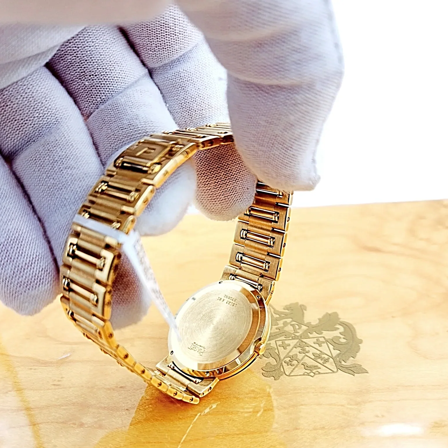 Men's Piaget 31mm Dancer Vintage Solid 18K Yellow Gold Band Watch with White Dial. (Pre-Owned)