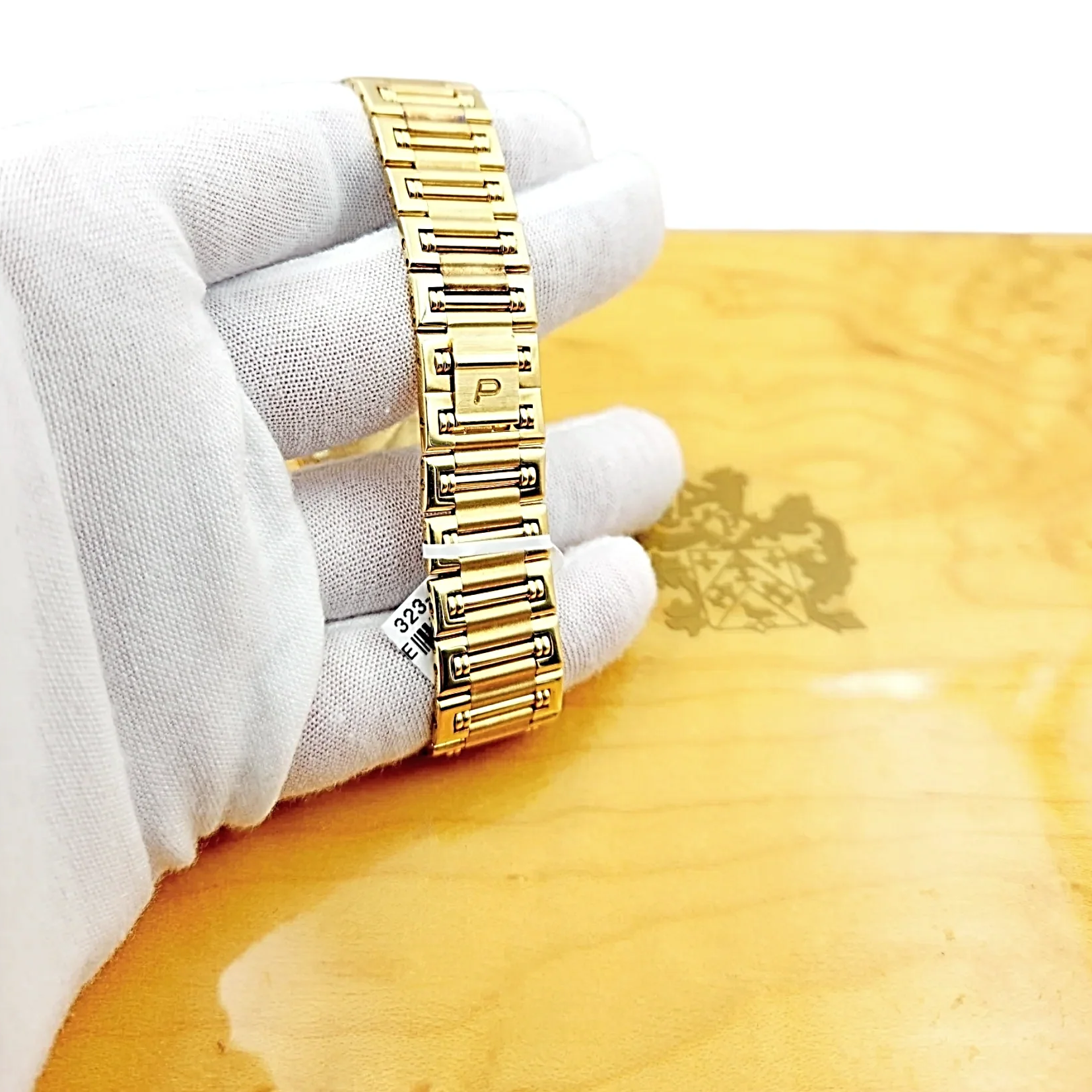 Men's Piaget 31mm Dancer Vintage Solid 18K Yellow Gold Band Watch with White Dial. (Pre-Owned)