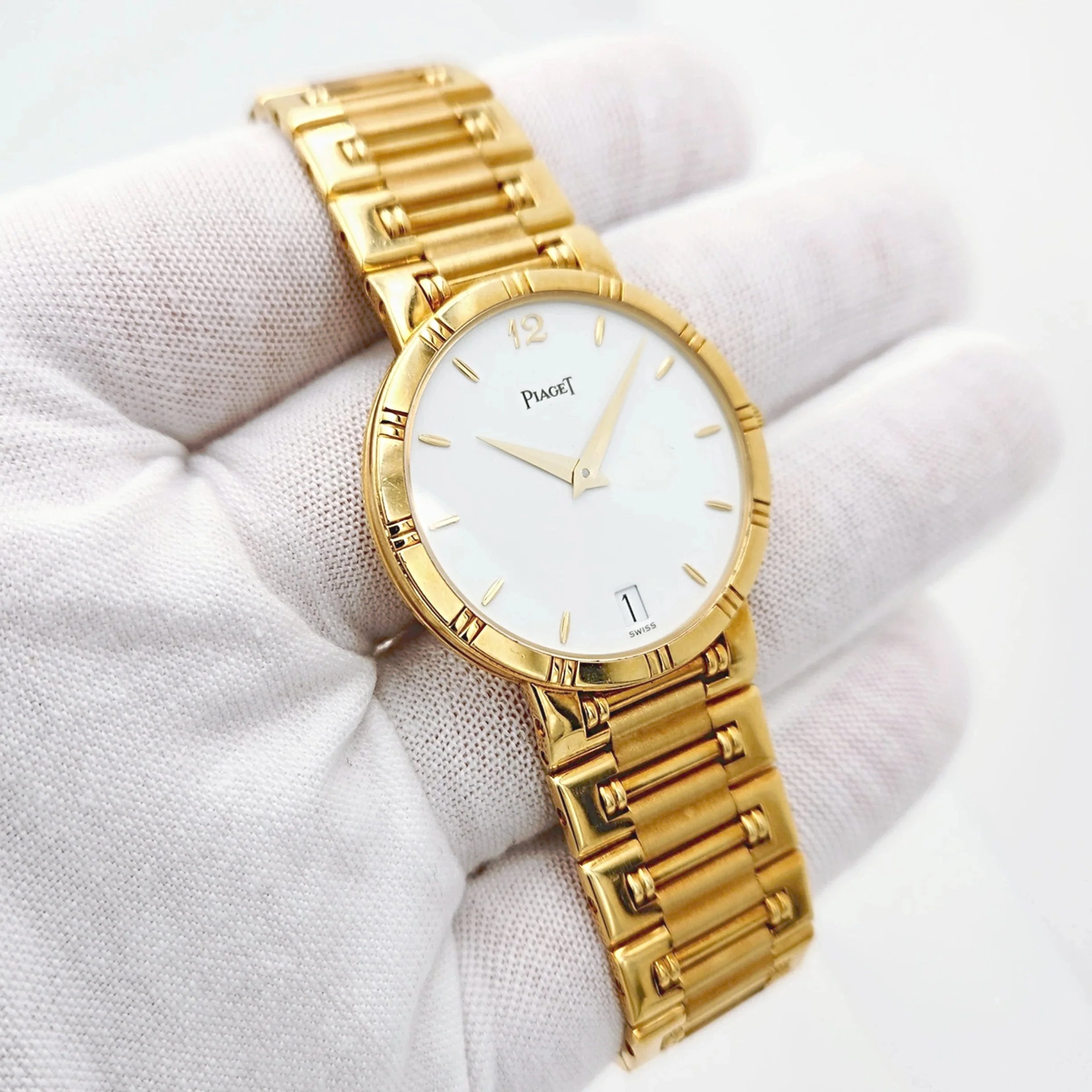 Men's Piaget 31mm Dancer Vintage Solid 18K Yellow Gold Band Watch with White Dial. (Pre-Owned)