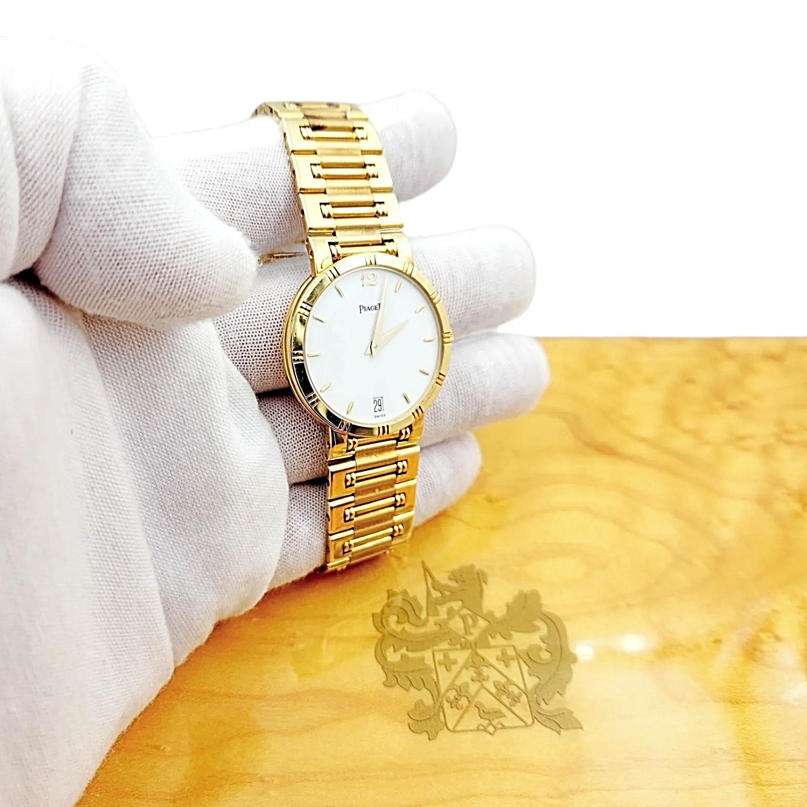 Men's Piaget 31mm Dancer Vintage Solid 18K Yellow Gold Band Watch with White Dial. (Pre-Owned)