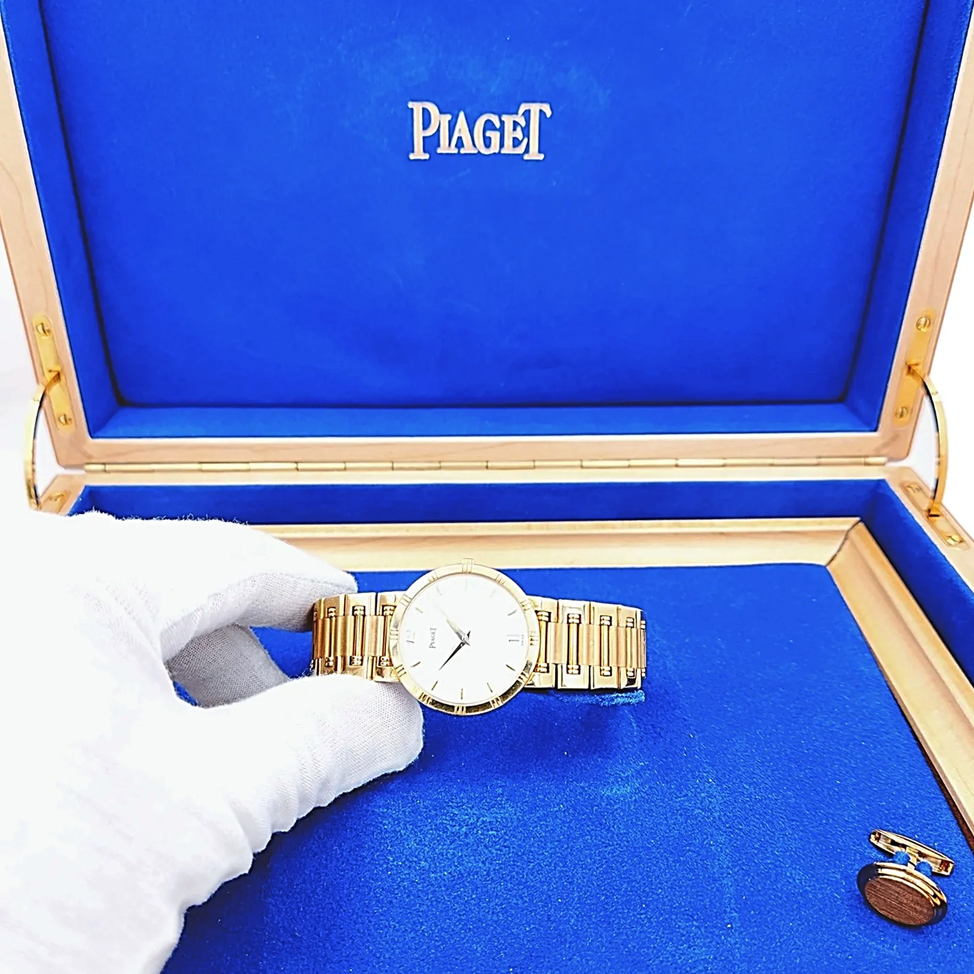 Men's Piaget 31mm Dancer Vintage Solid 18K Yellow Gold Band Watch with White Dial. (Pre-Owned)