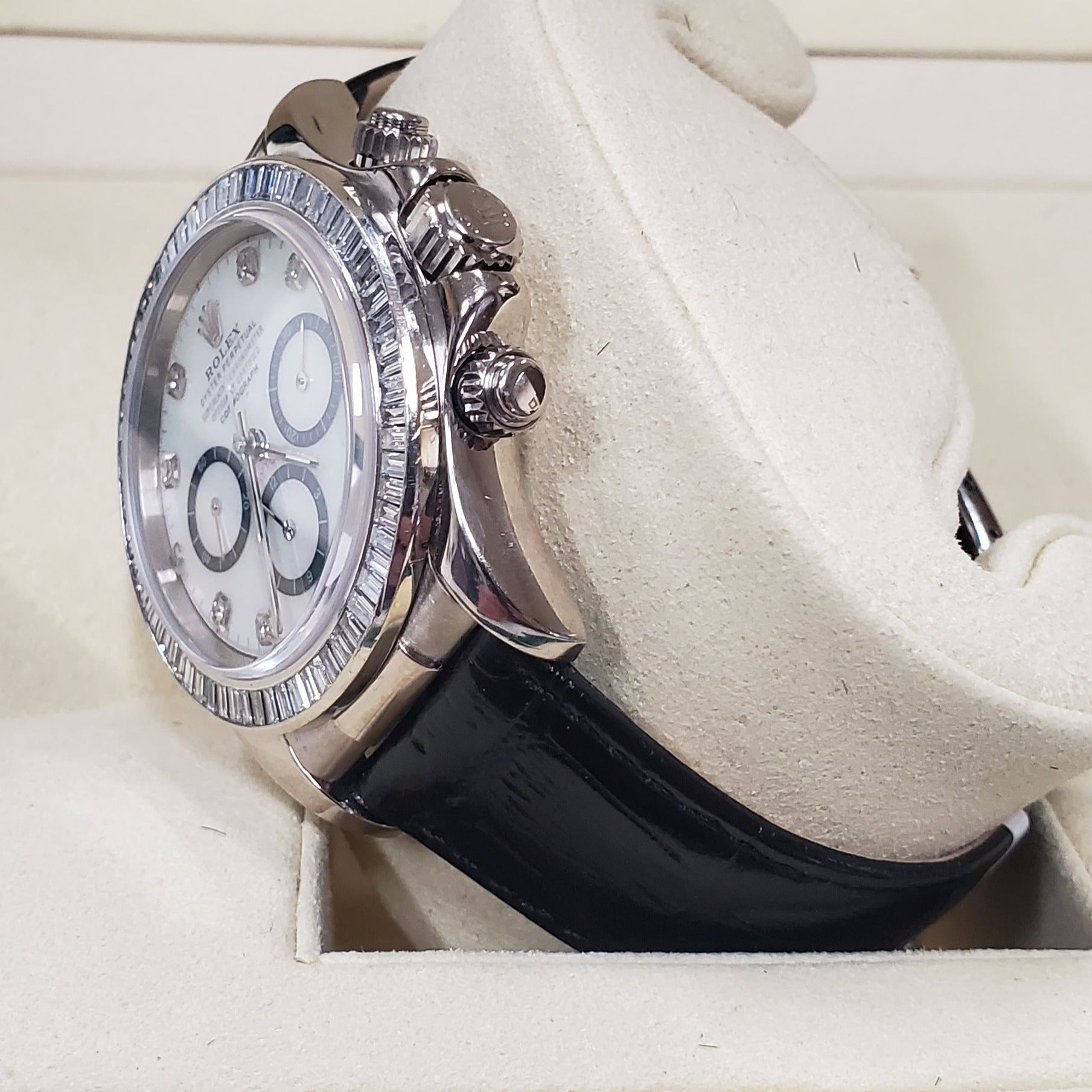 Men's Rolex Daytona  40mm Leather Band Watch with Mother of Pearl Diamond Dial and Diamond Bezel. (Pre-Owned 116518)