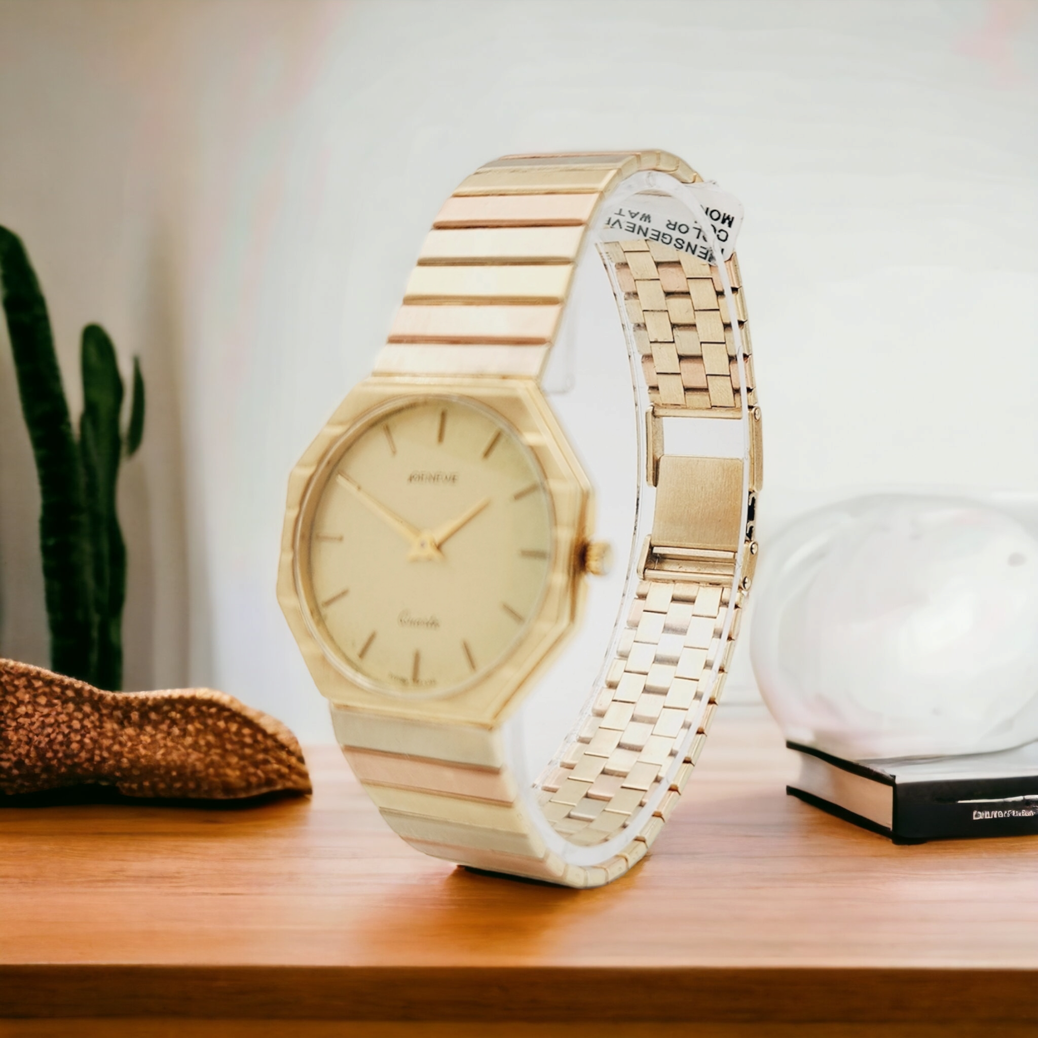 Unisex Geneve 32mm Vintage 14K Yellow Gold Watch with Gold Dial and Fluted Bezel. (Pre-Owned)