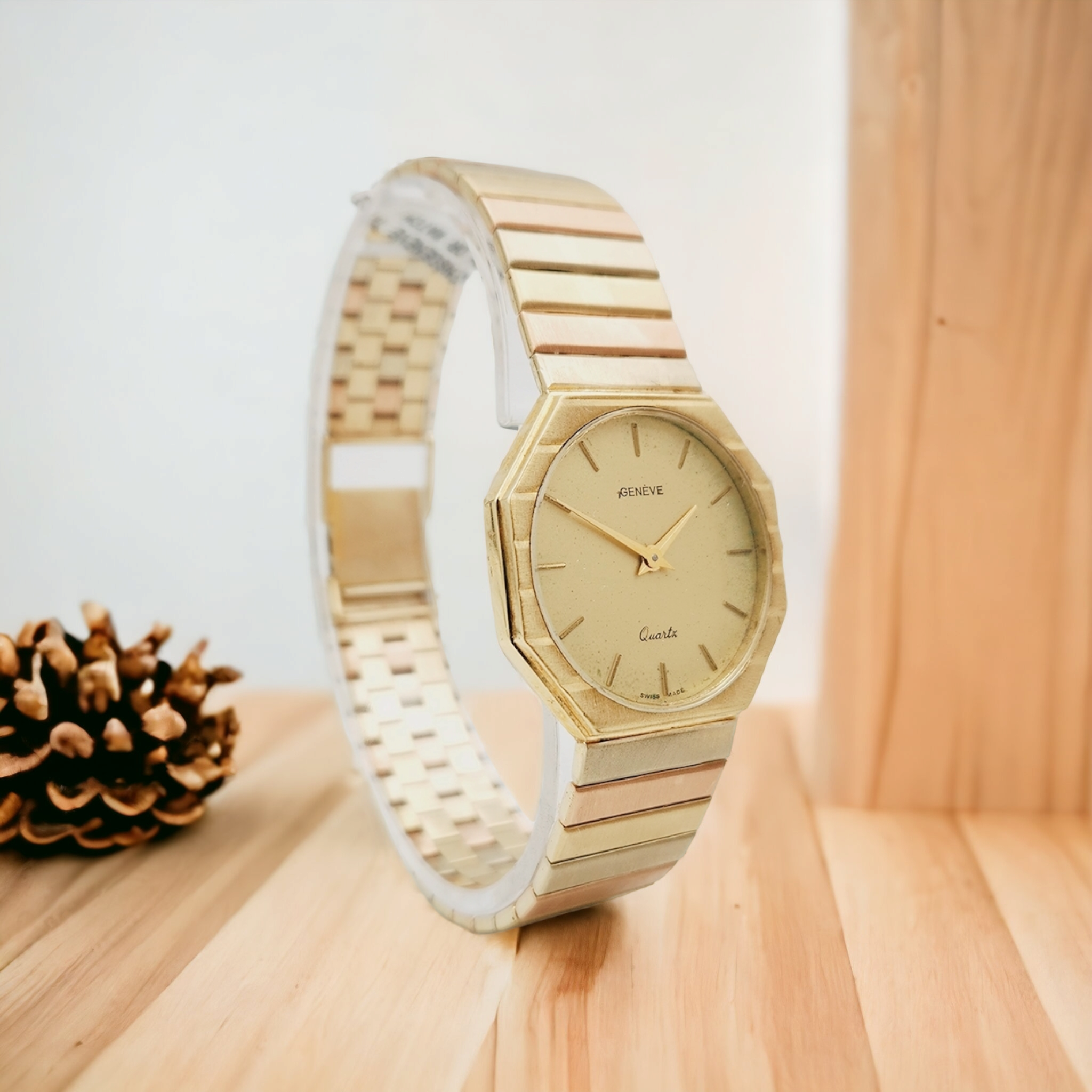Unisex Geneve 32mm Vintage 14K Yellow Gold Watch with Gold Dial and Fluted Bezel. (Pre-Owned)