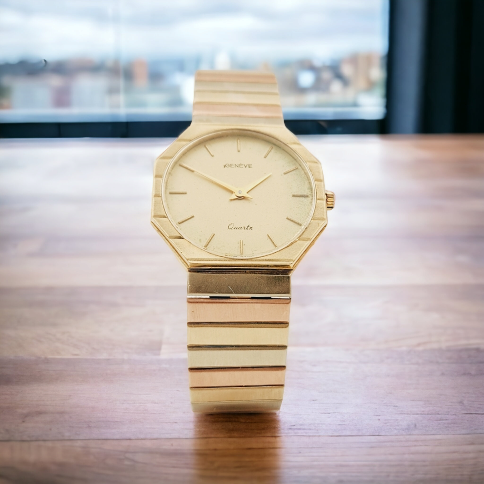Unisex Geneve 32mm Vintage 14K Yellow Gold Watch with Gold Dial and Fluted Bezel. (Pre-Owned)
