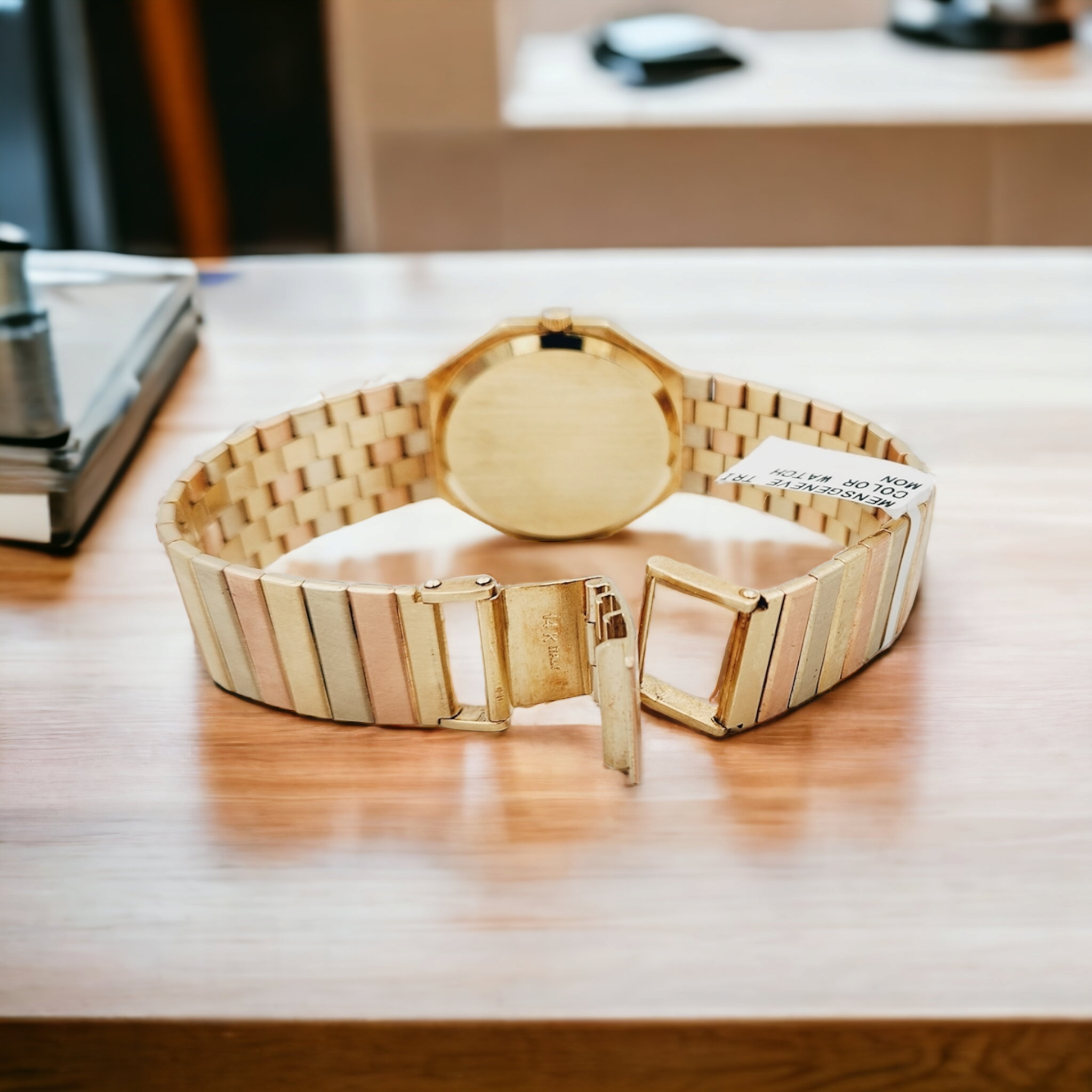 Unisex Geneve 32mm Vintage 14K Yellow Gold Watch with Gold Dial and Fluted Bezel. (Pre-Owned)