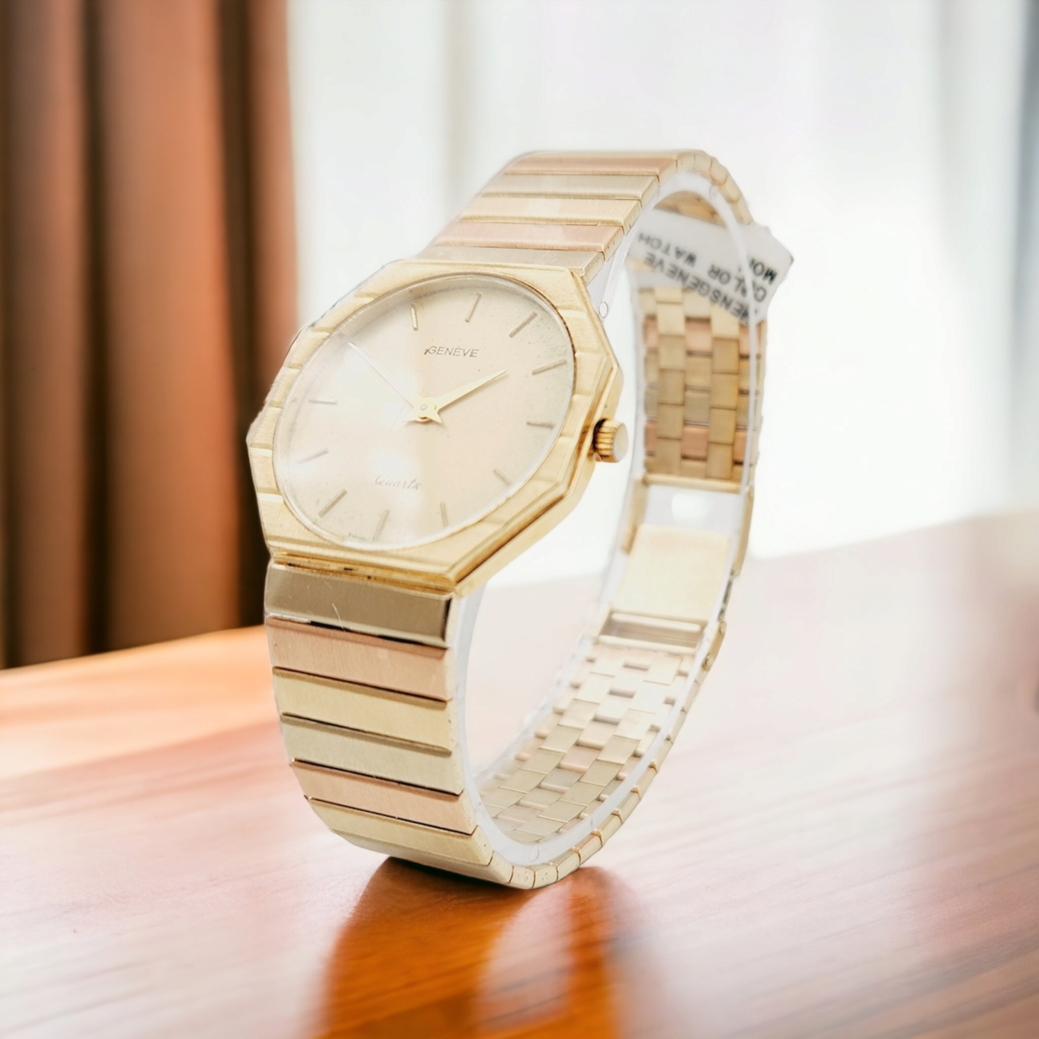 Unisex Geneve 32mm Vintage 14K Yellow Gold Watch with Gold Dial and Fluted Bezel. (Pre-Owned)