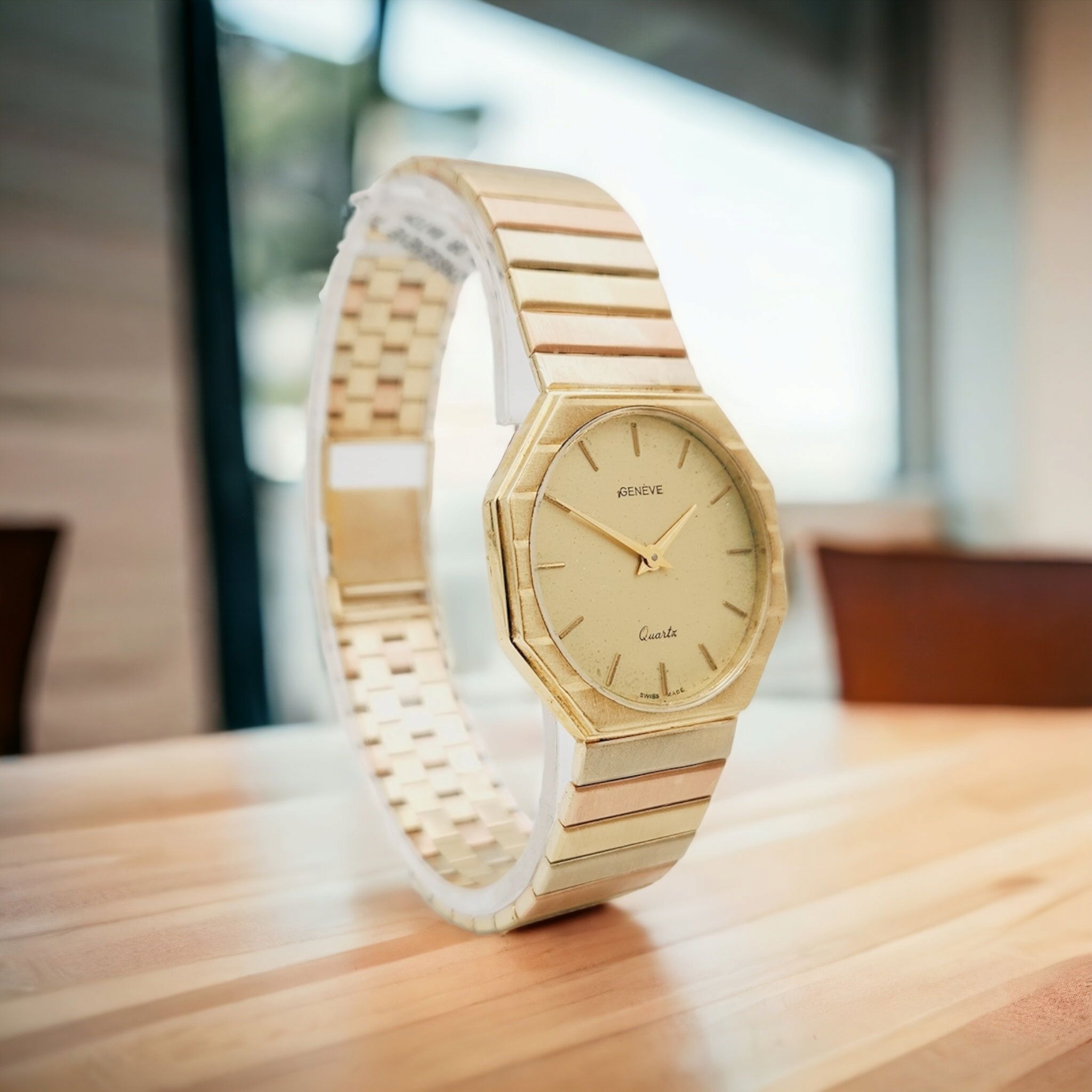 Unisex Geneve 32mm Vintage 14K Yellow Gold Watch with Gold Dial and Fluted Bezel. (Pre-Owned)