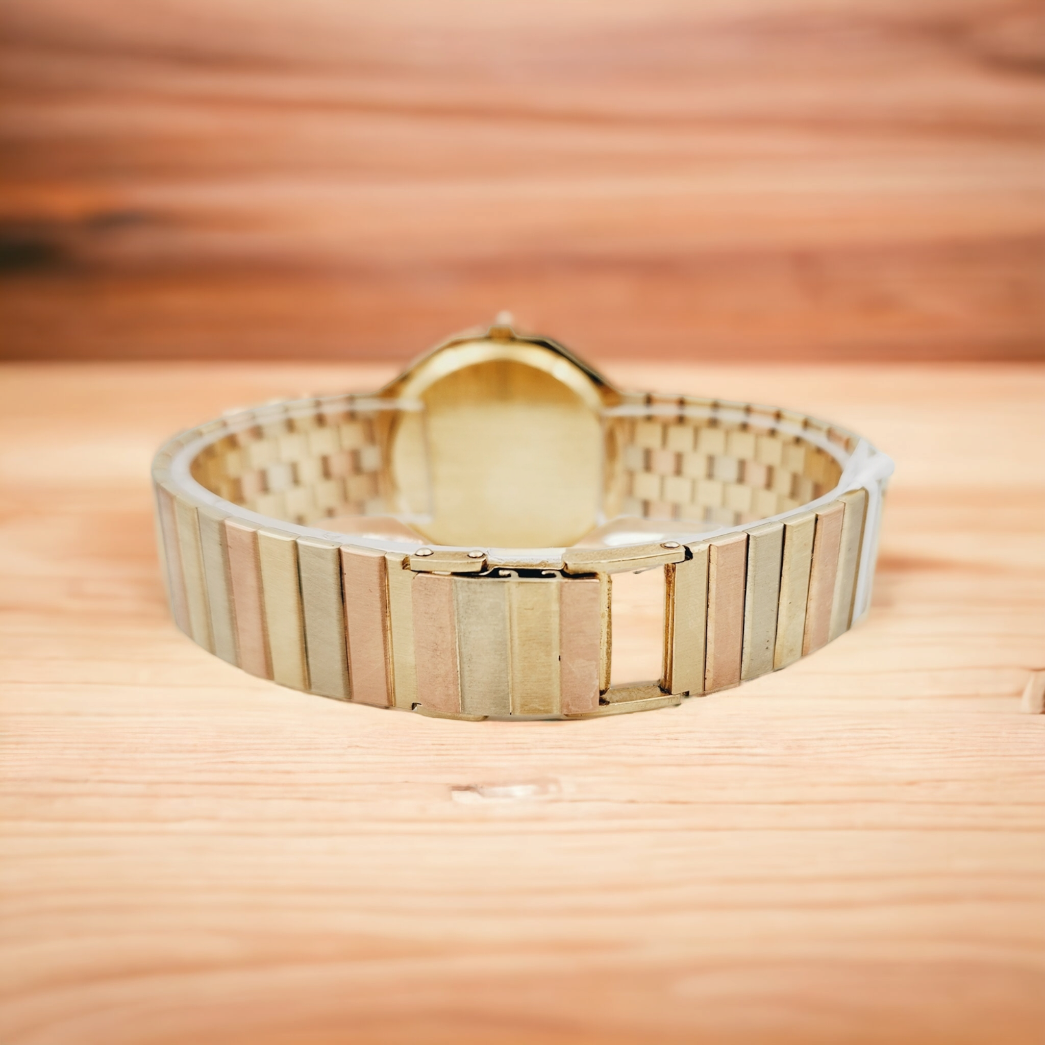 Unisex Geneve 32mm Vintage 14K Yellow Gold Watch with Gold Dial and Fluted Bezel. (Pre-Owned)