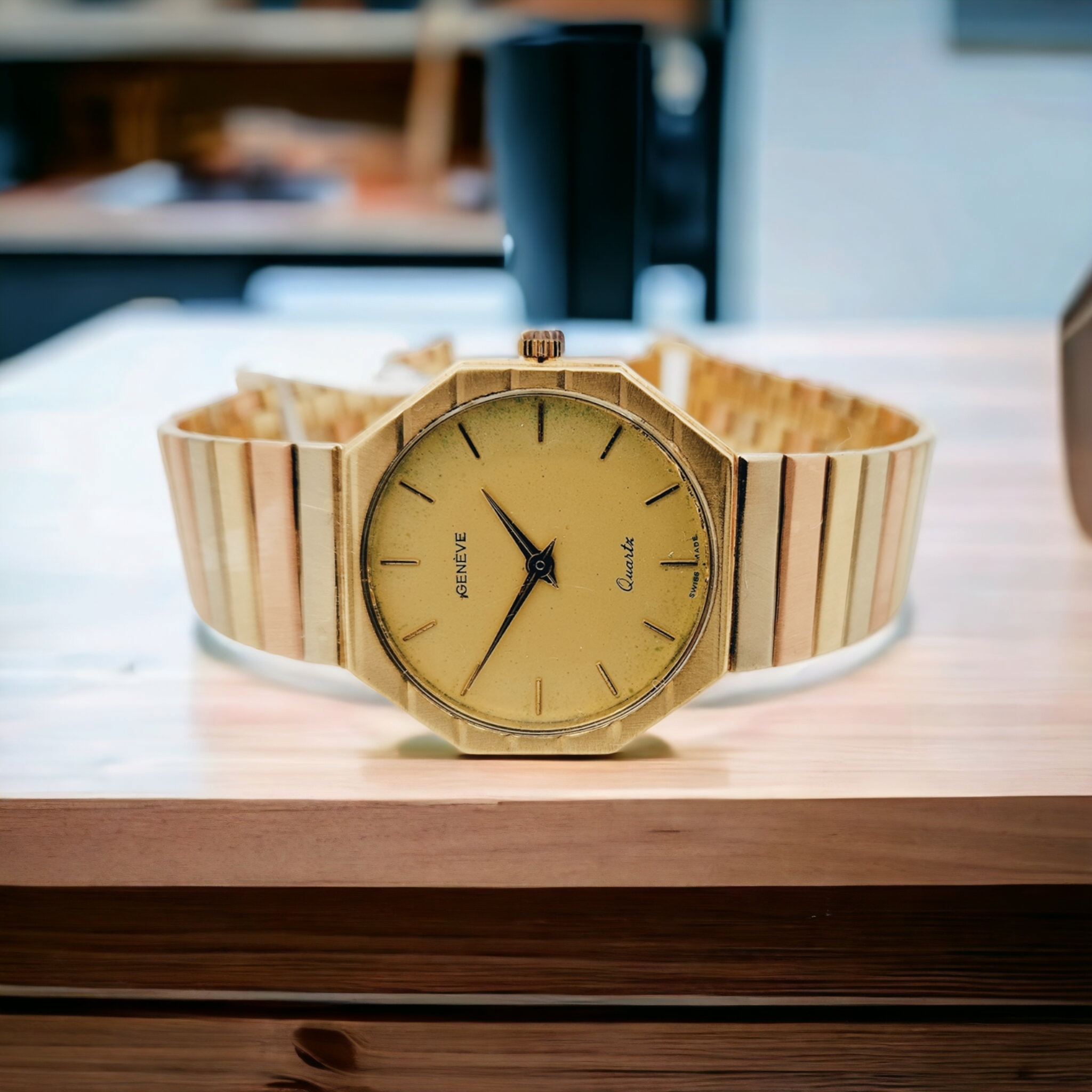 Unisex Geneve 32mm Vintage 14K Yellow Gold Watch with Gold Dial and Fluted Bezel. (Pre-Owned)