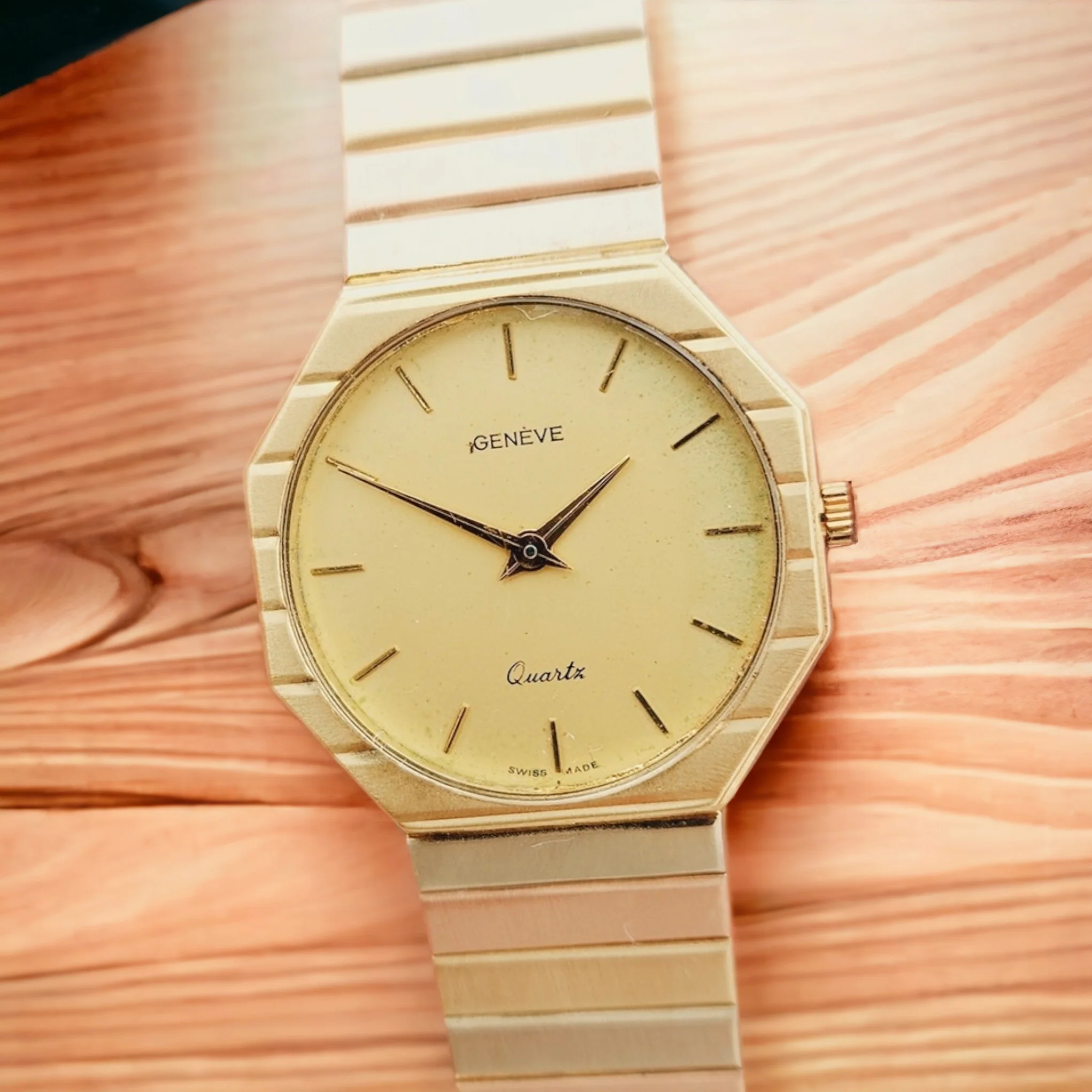Unisex Geneve 32mm Vintage 14K Yellow Gold Watch with Gold Dial and Fluted Bezel. (Pre-Owned)