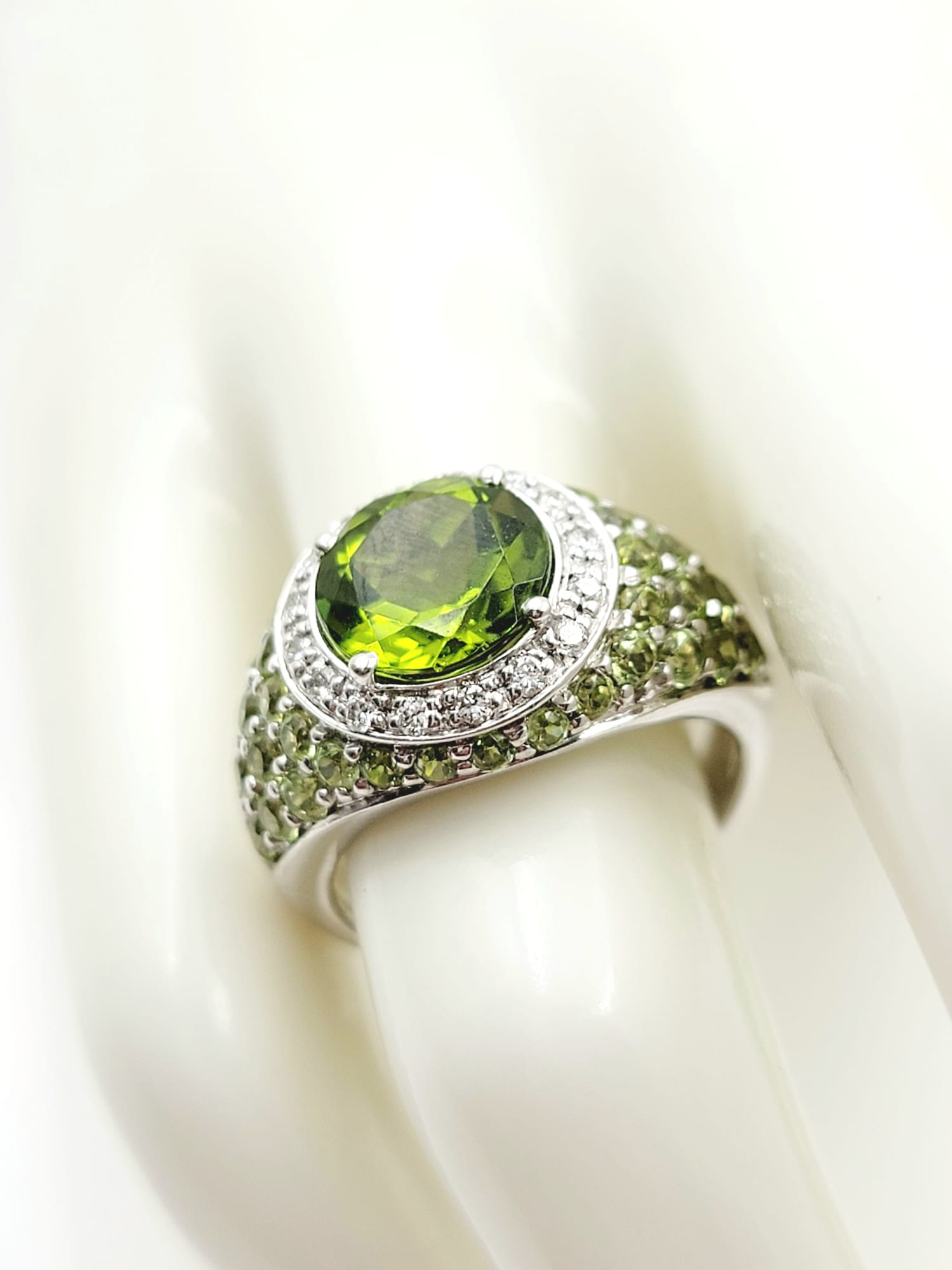 18k White Gold Peridot/Diamond Ring-3.08ct Peridot