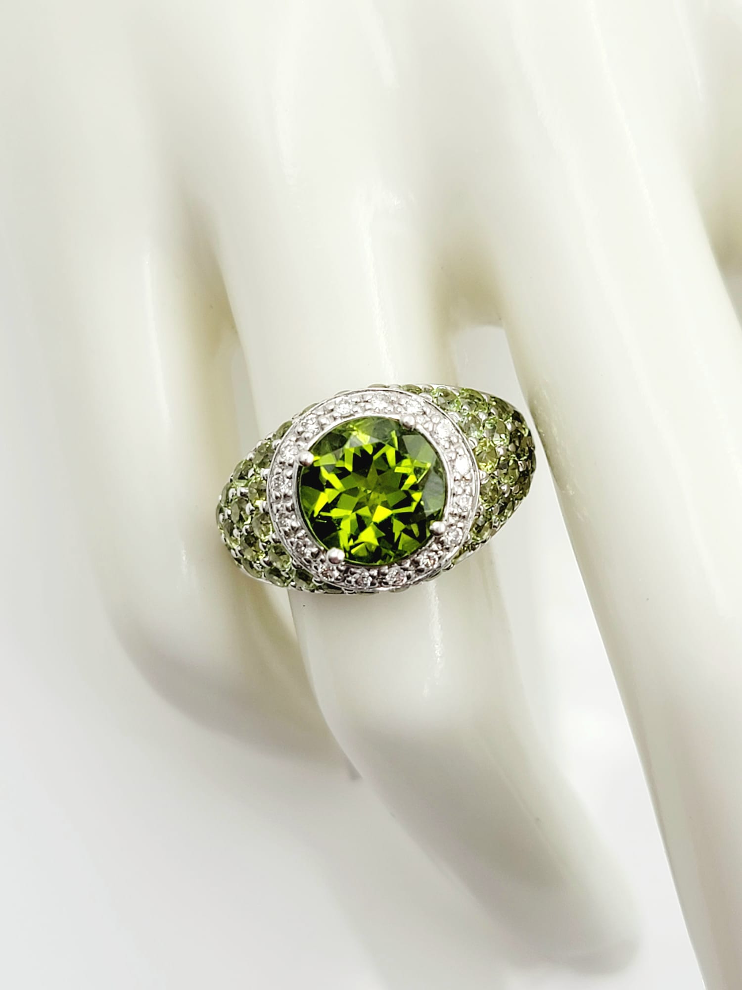 18k White Gold Peridot/Diamond Ring-3.08ct Peridot