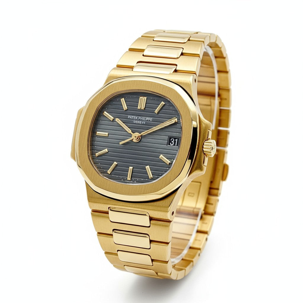 *Men's Patek Philippe 37mm Nautilus 3800 - 18K Yellow Gold Watch with Blue Dial. (Pre-Owned)