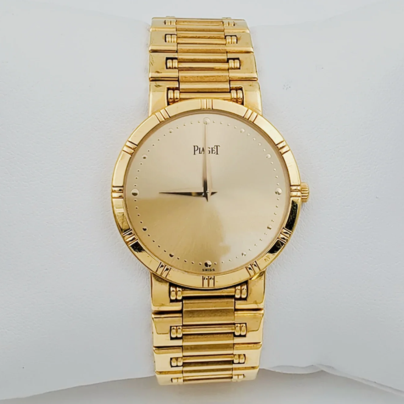 *Men's Piaget 31mm Dancer Vintage Solid 18K Yellow Gold Wristwatch with Champagne Dial. (Pre-Owned)