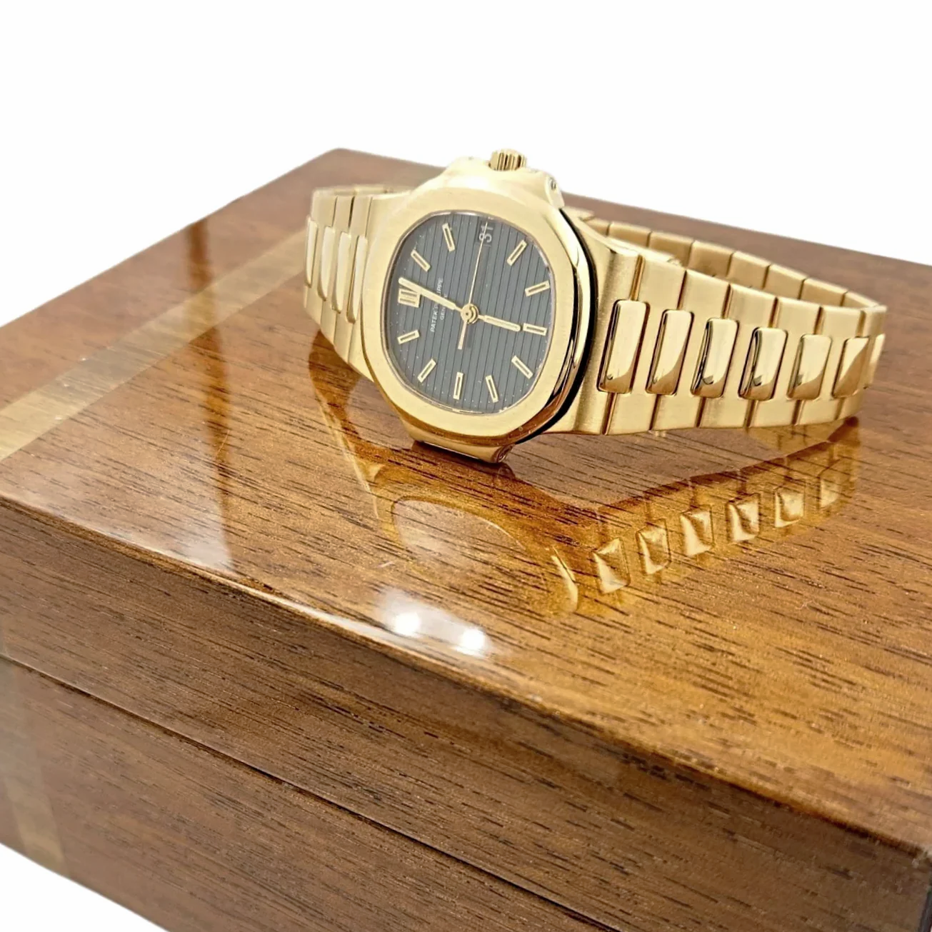 Men's Patek Philippe 37mm Nautilus - 18K Yellow Gold Watch with Blue Dial. (Pre-Owned 3800)