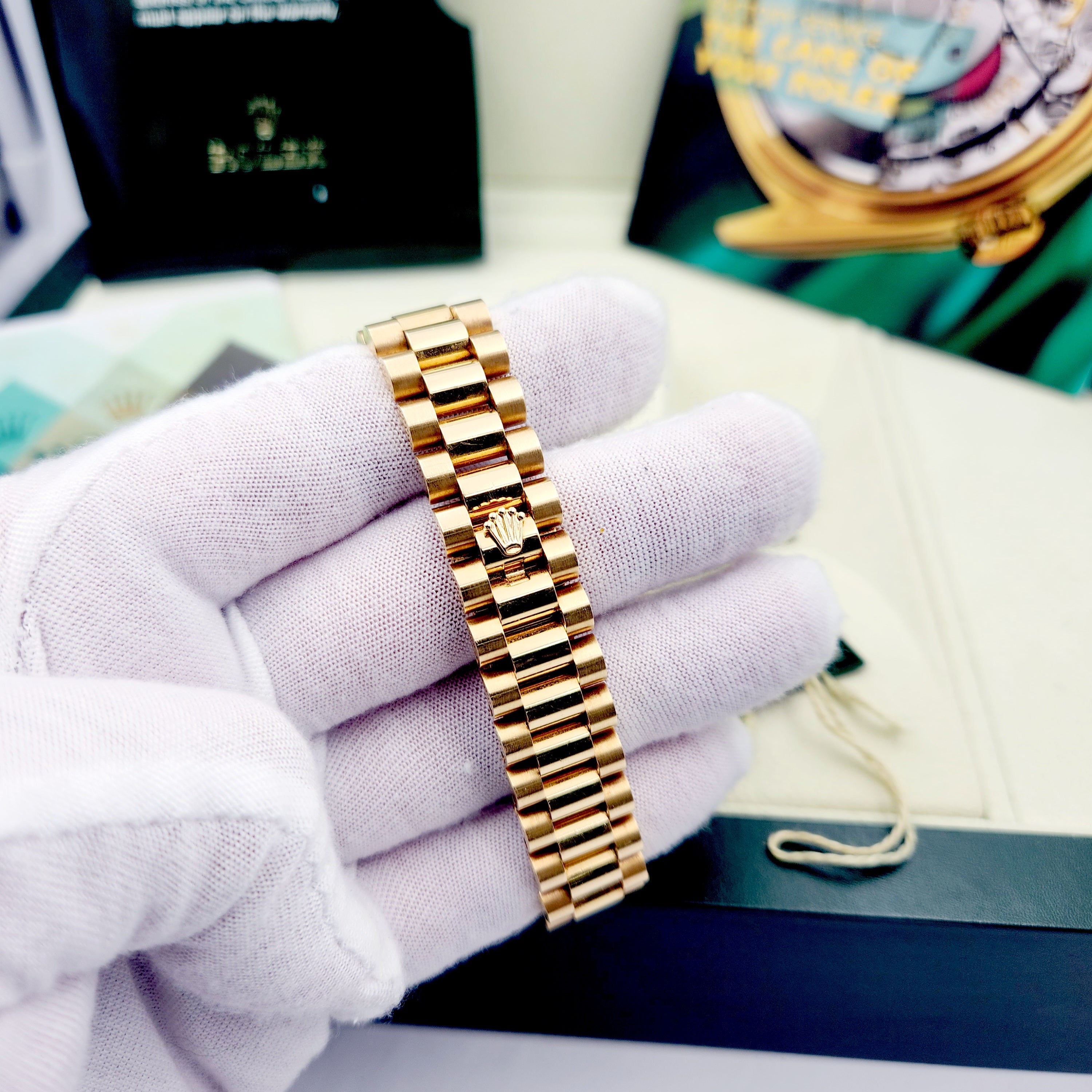 2010 Ladies Rolex 31mm Midsize Presidential 18K Solid Yellow Gold Watch with Mother of Pearl Diamond Dial and Diamond Bezel. (Pre-Owned 178288)