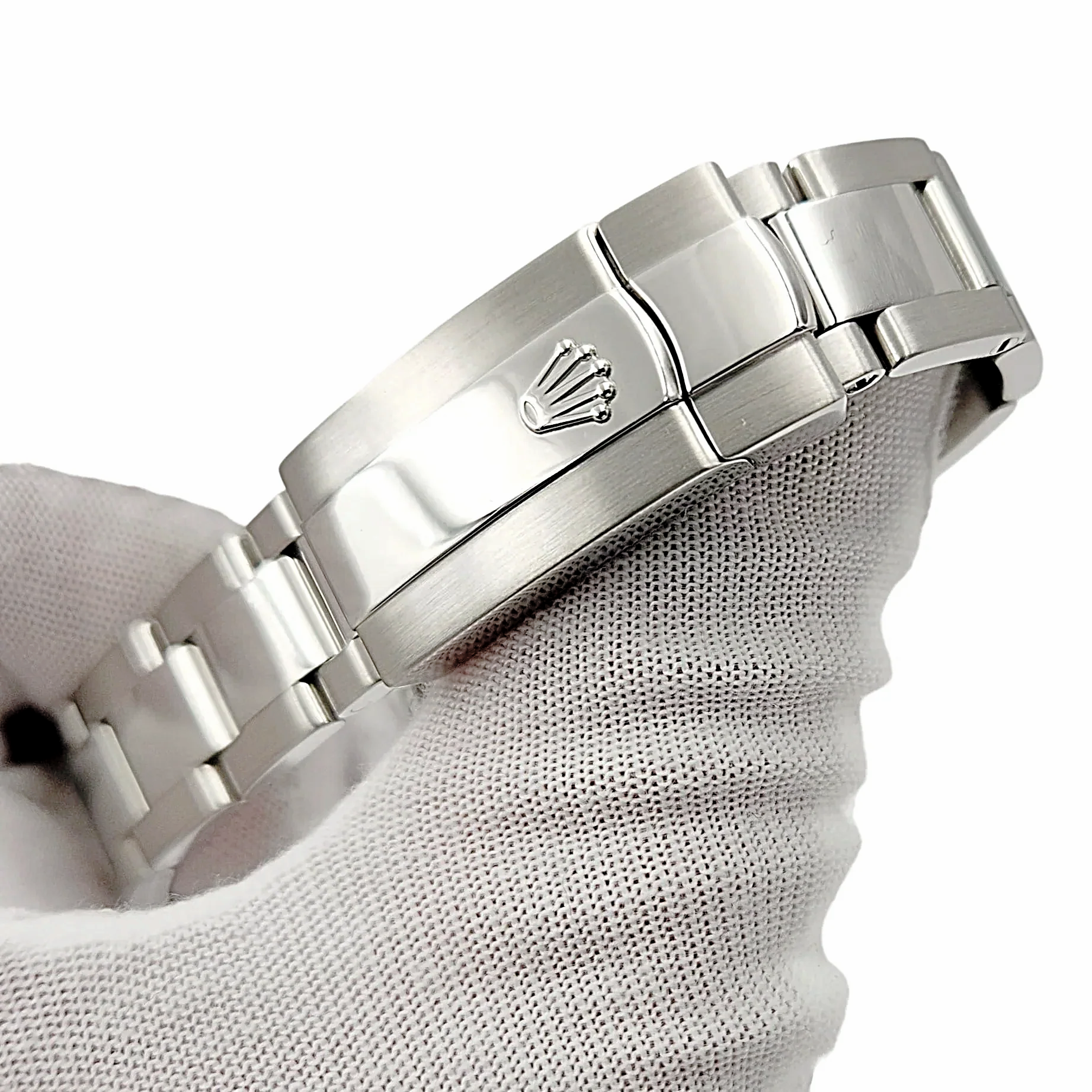 Ladies Rolex DateJust 31mm Midsize Stainless Steel Watch with Mother of Pearl Diamond Dial and Diamond Bezel. (Pre-Owned)