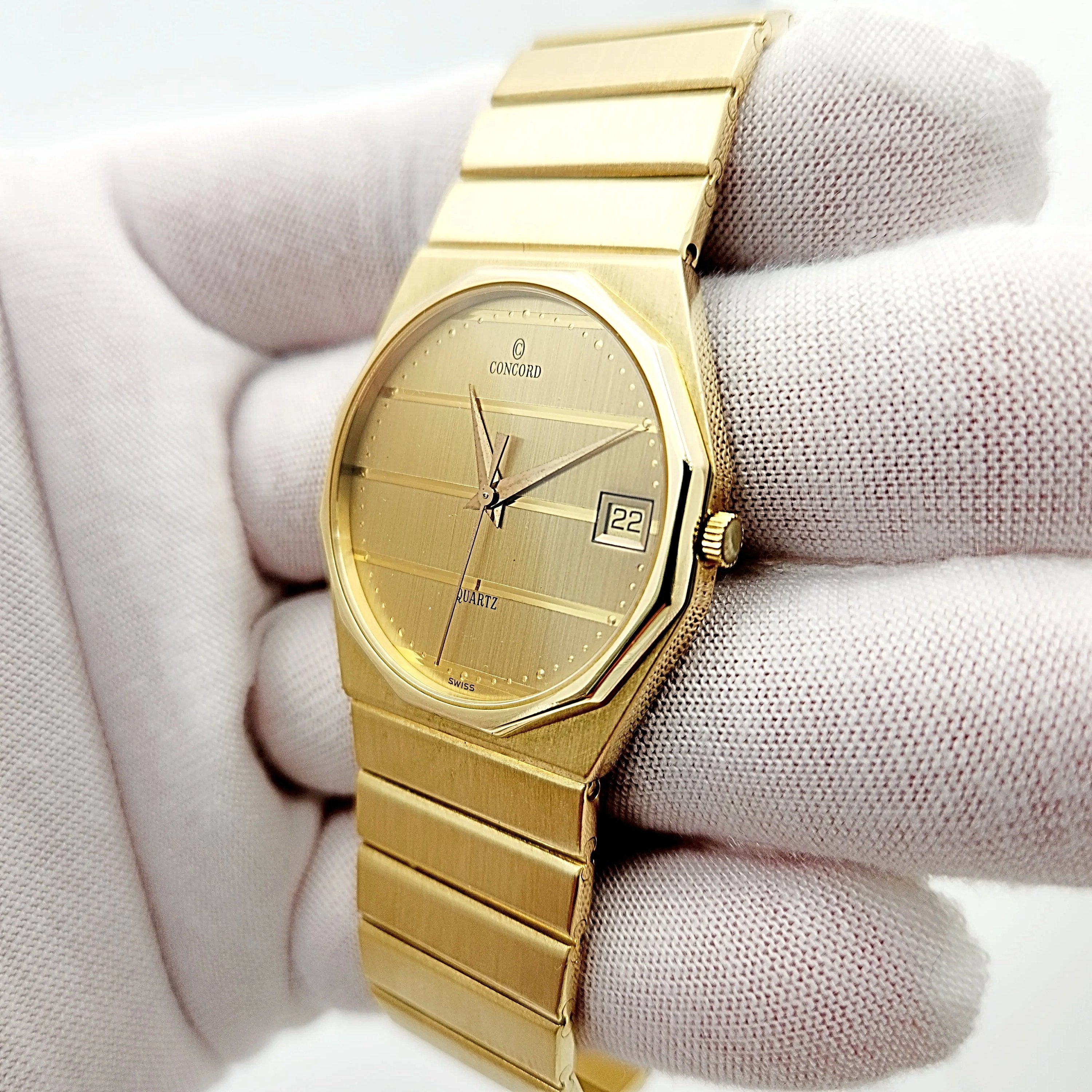 Men's Concord 33mm Mariner Octagon 14K Yellow Gold Watch with Gold Dial. (Pre-Owned)