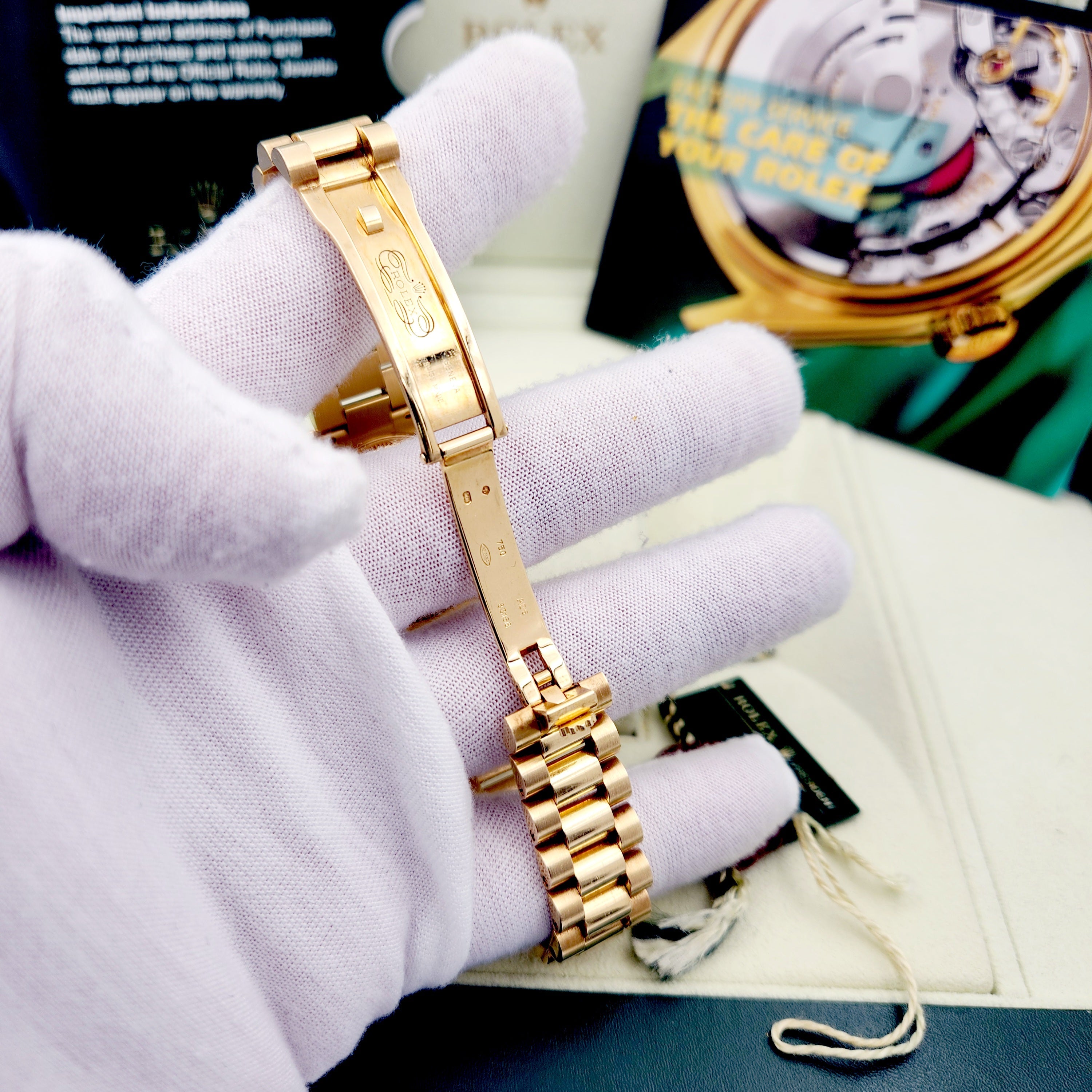 2010 Ladies Rolex 31mm Midsize Presidential 18K Solid Yellow Gold Watch with Mother of Pearl Diamond Dial and Diamond Bezel. (Pre-Owned 178288)