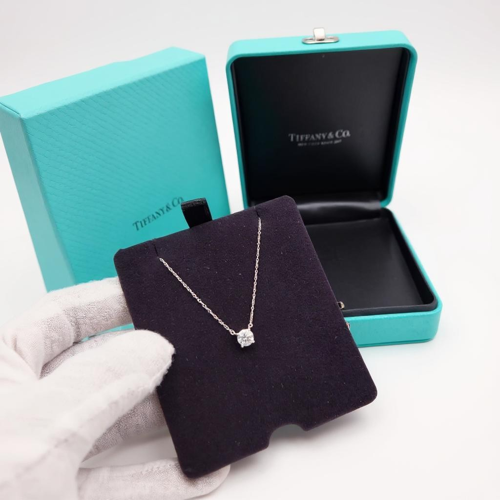 Tiffany & Co. 0.91 Carat Round VS1 / H Diamond Pendant with Platinum 16" Solitaire Necklace. (Pre-Owned)