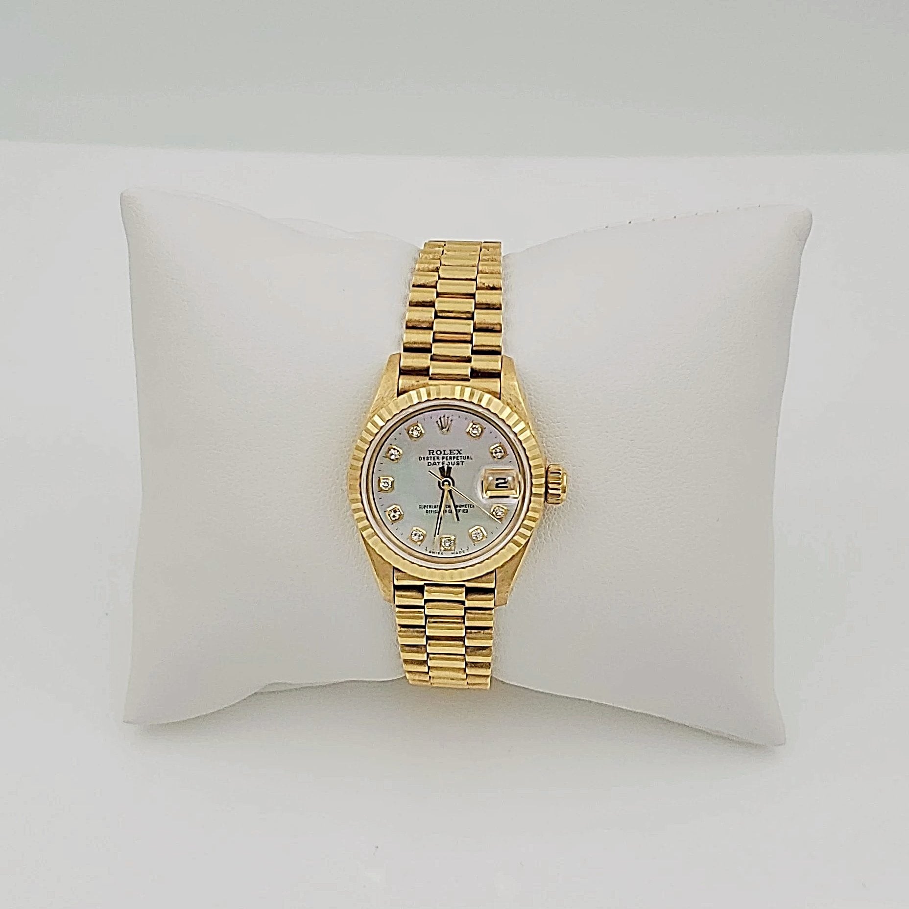 Ladies Rolex 26mm Presidential 18K Solid Yellow Gold Watch with Mother of Pearl Diamond Dial and Fluted Bezel. (Pre-Owned)