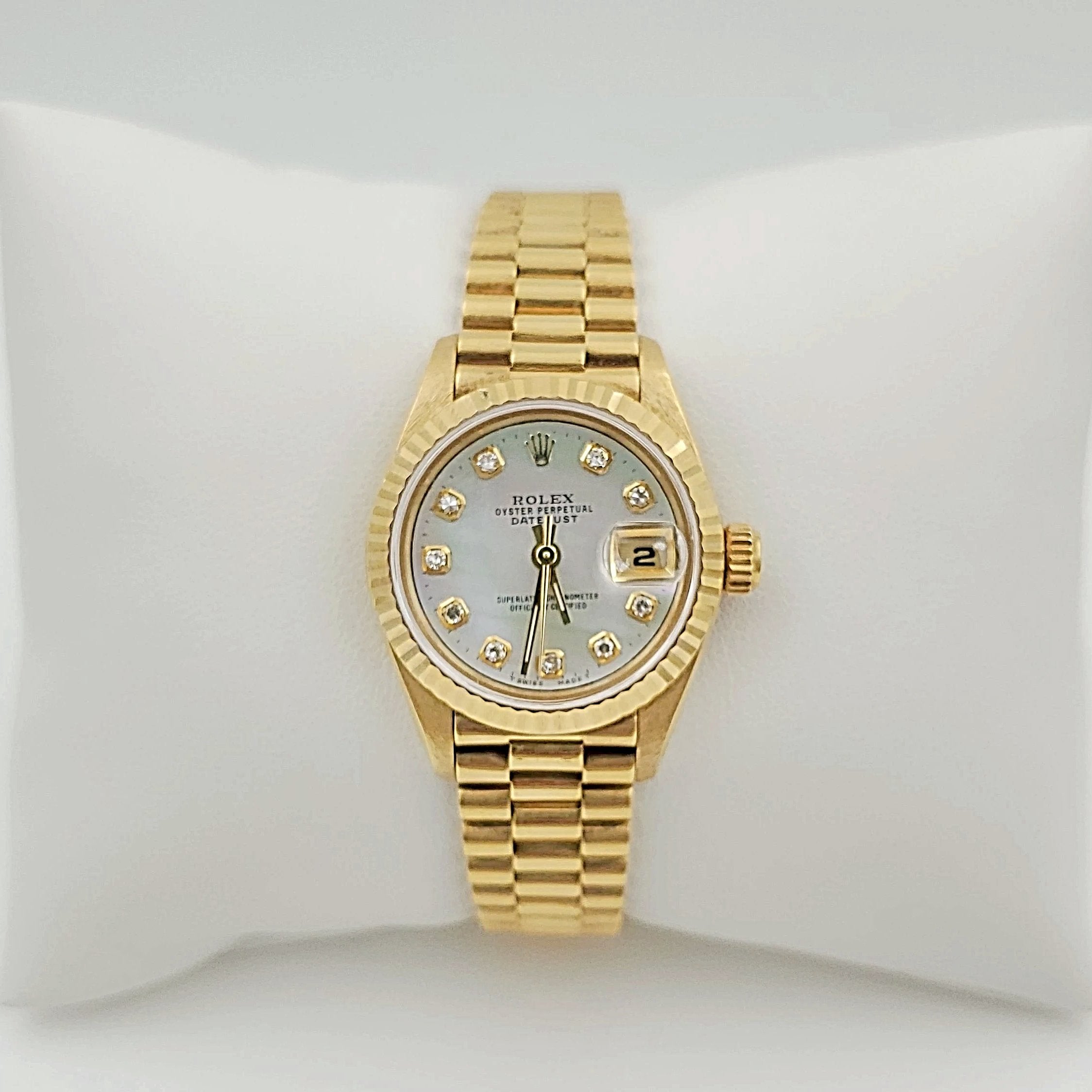 Ladies Rolex 26mm Presidential 18K Solid Yellow Gold Watch with Mother of Pearl Diamond Dial and Fluted Bezel. (Pre-Owned)