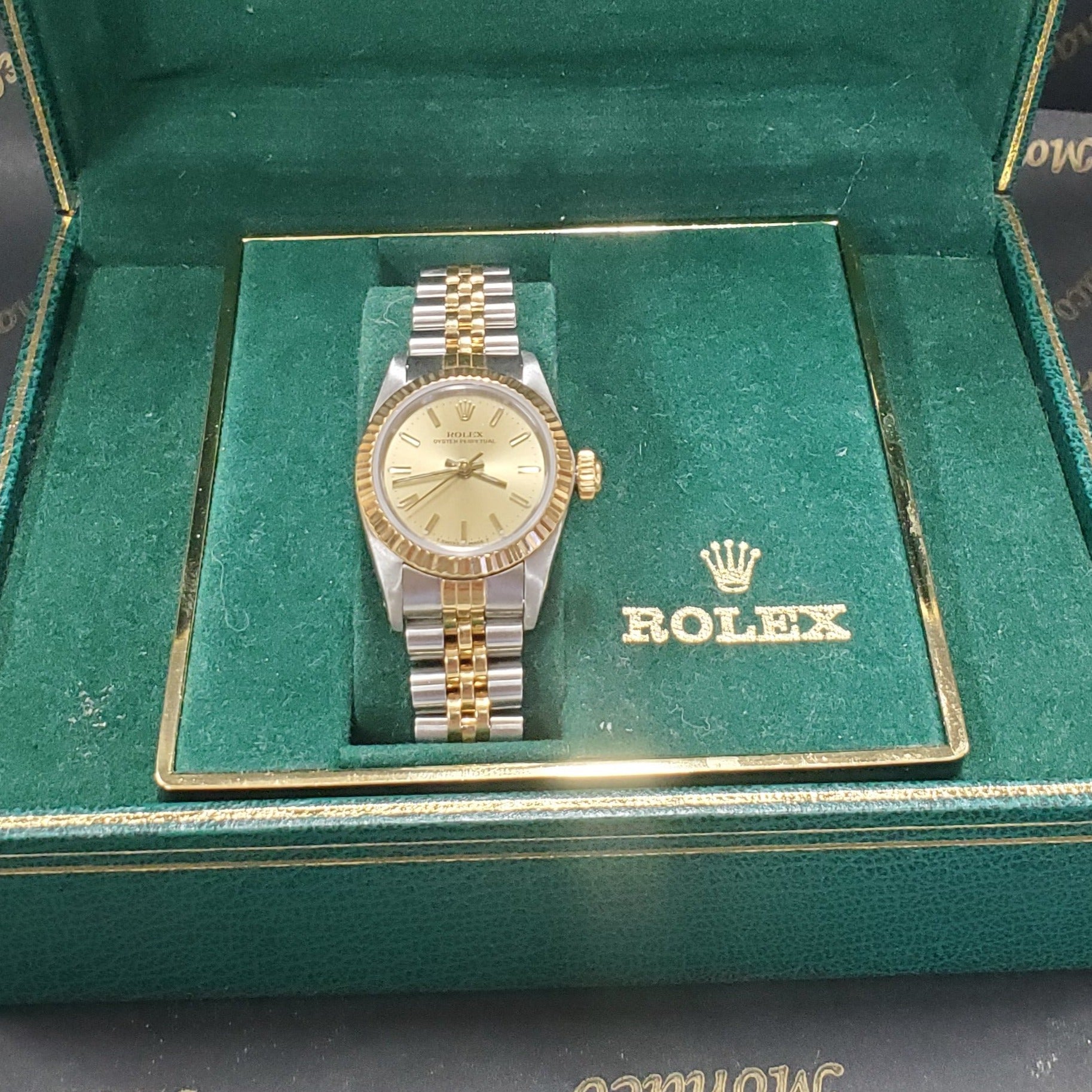 Ladies Rolex 26mm DateJust Two Tone 18K Gold Watch with Champagne Dial and 18k Fluted Bezel. (Pre-Owned)