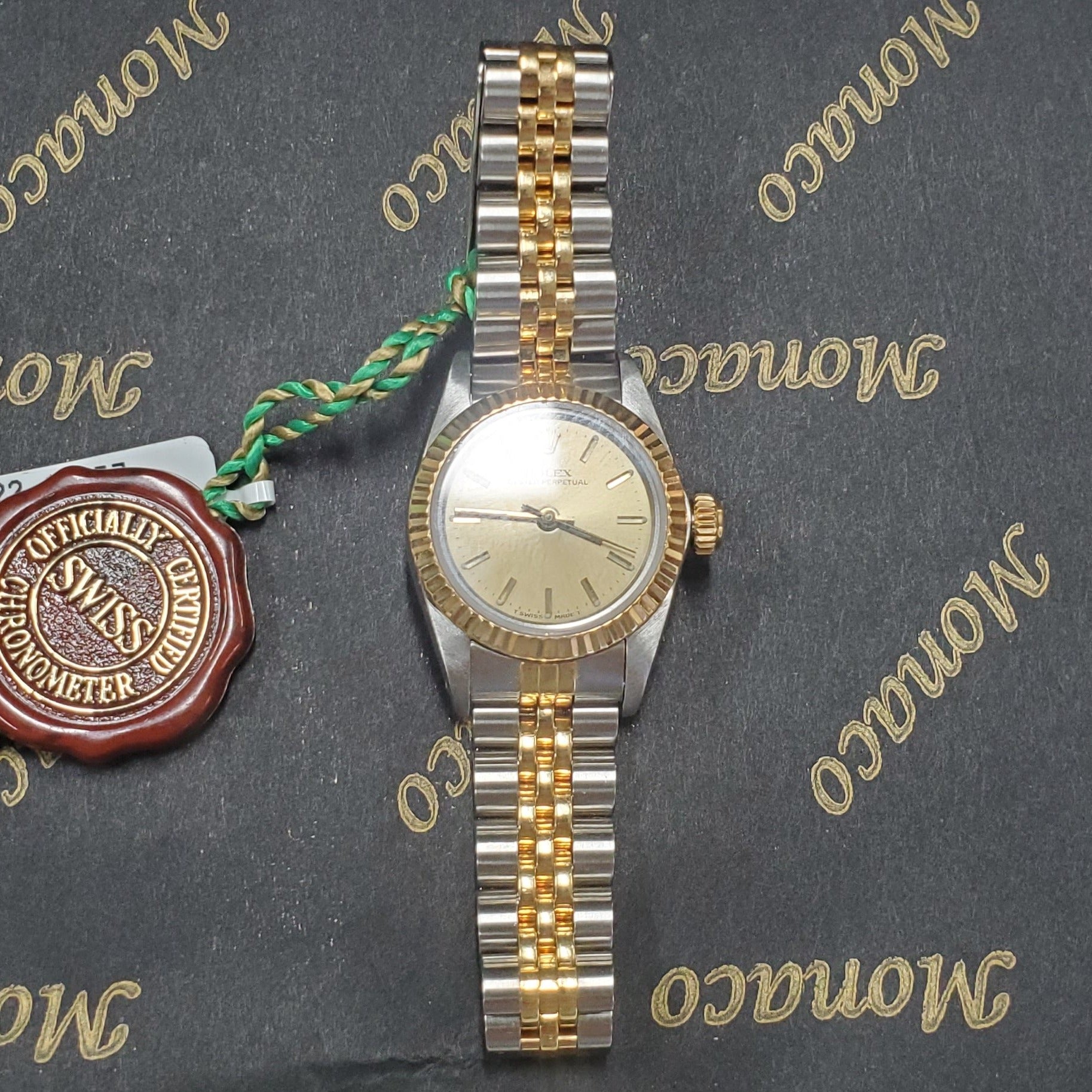 Ladies Rolex 26mm DateJust Two Tone 18K Gold Watch with Champagne Dial and 18k Fluted Bezel. (Pre-Owned)