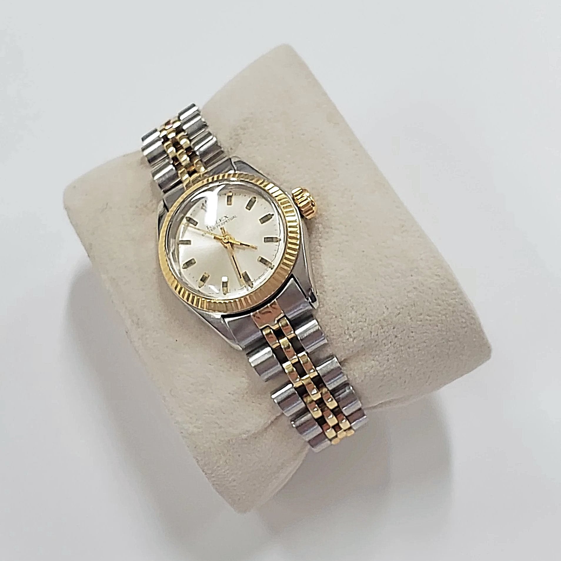 Ladies Rolex 26mm Two Tone DateJust 14K Gold Watch with Silver Dial and Fluted Bezel. (Pre-Owned)