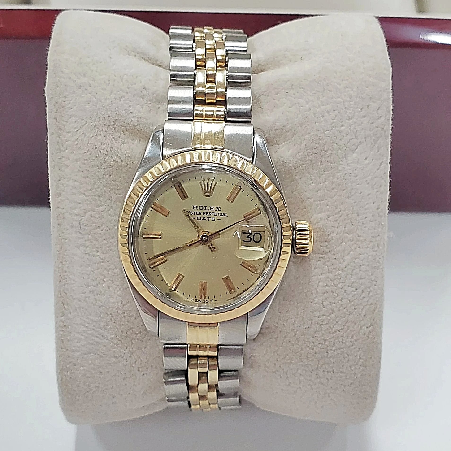 Ladies Rolex 26mm DateJust Two Tone 14K Gold Watch with Champagne Dial and Fluted Bezel. (Pre-Owned)