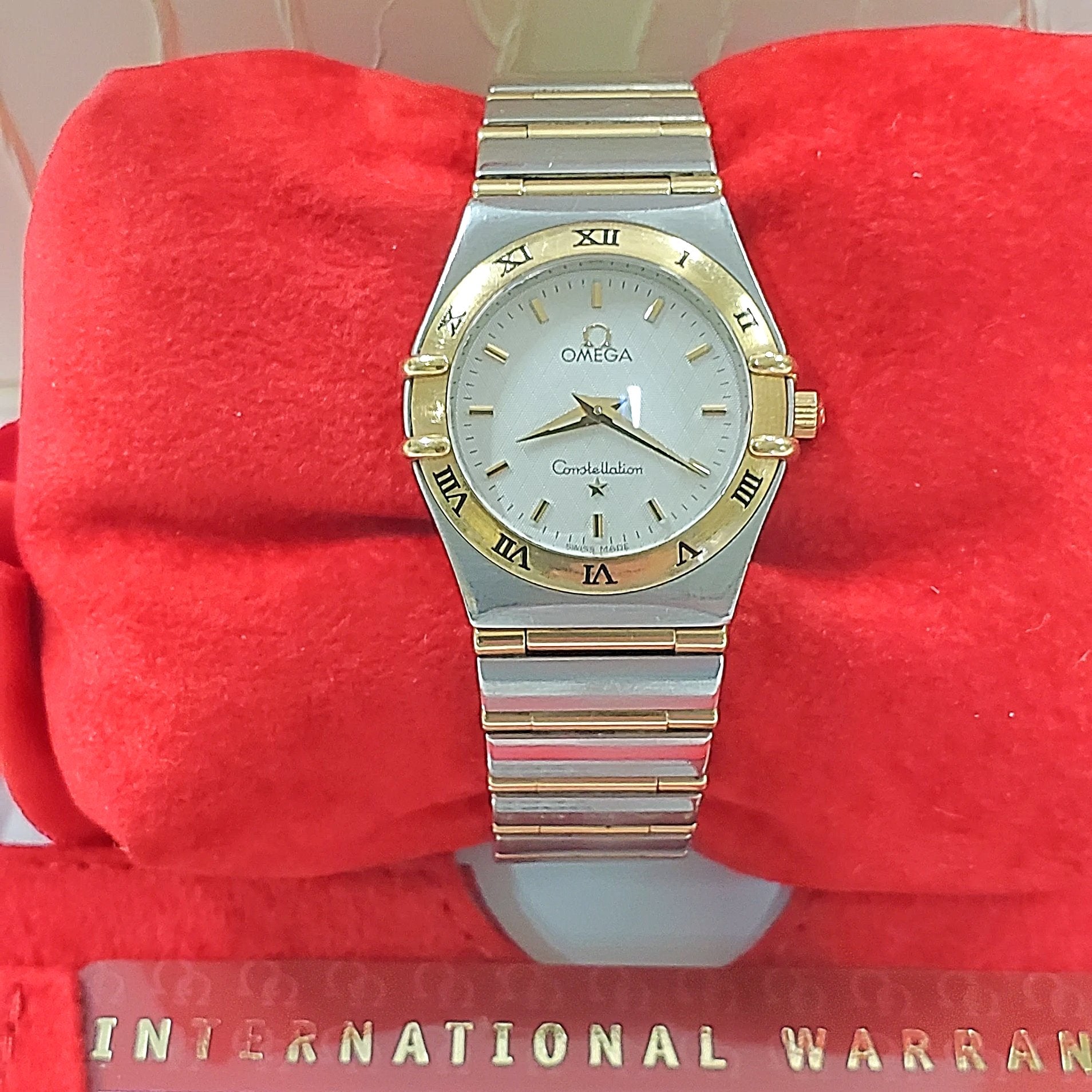 Ladies Omega Constellation 28mm Two Tone Watch with Quartz Movement, Omega Calibre 4061 and White Dial. (Pre-Owned)