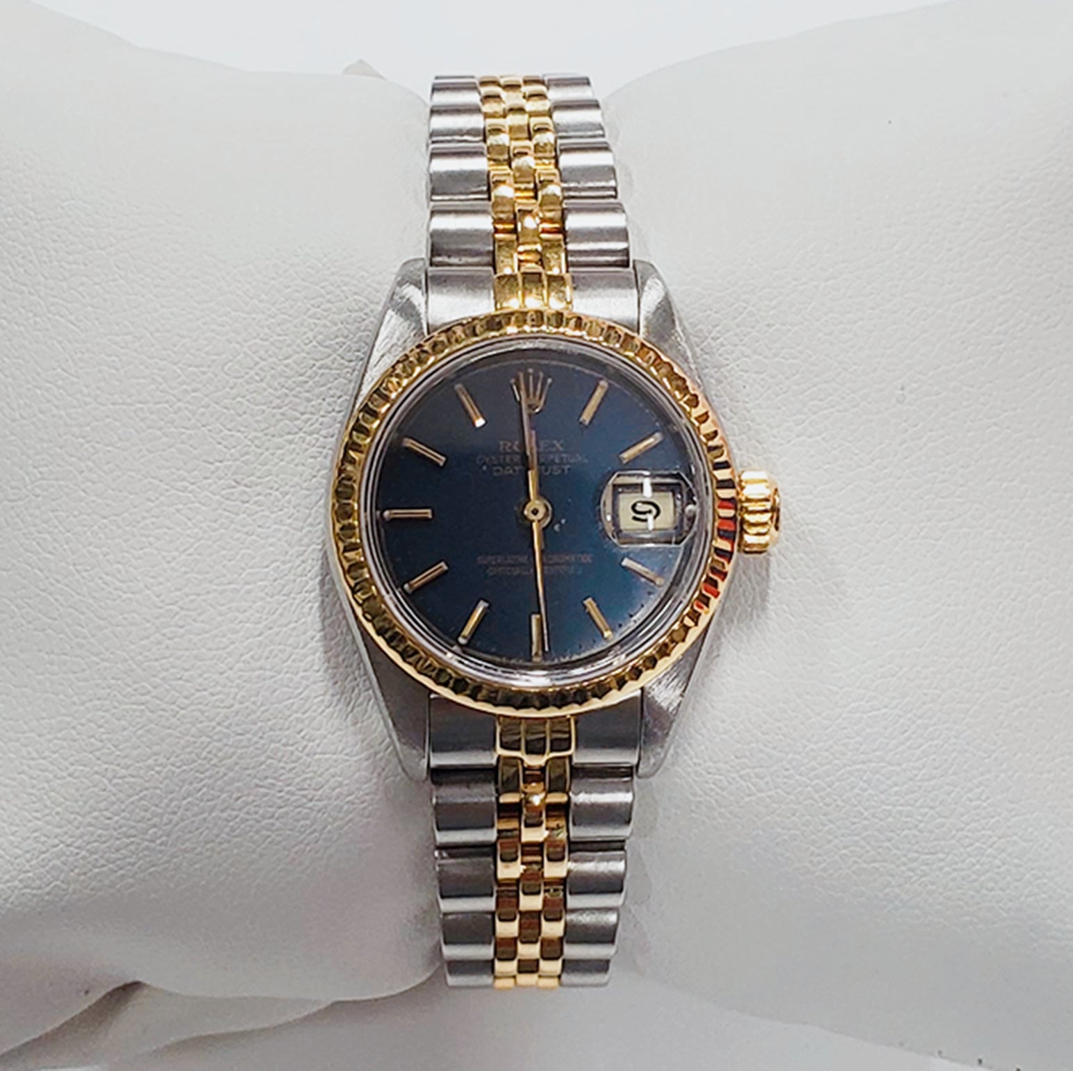 Ladies Rolex 26mm Two Tone DateJust 18K Gold Watch with Blue Dial and 18k Fluted Bezel. (Pre-Owned)