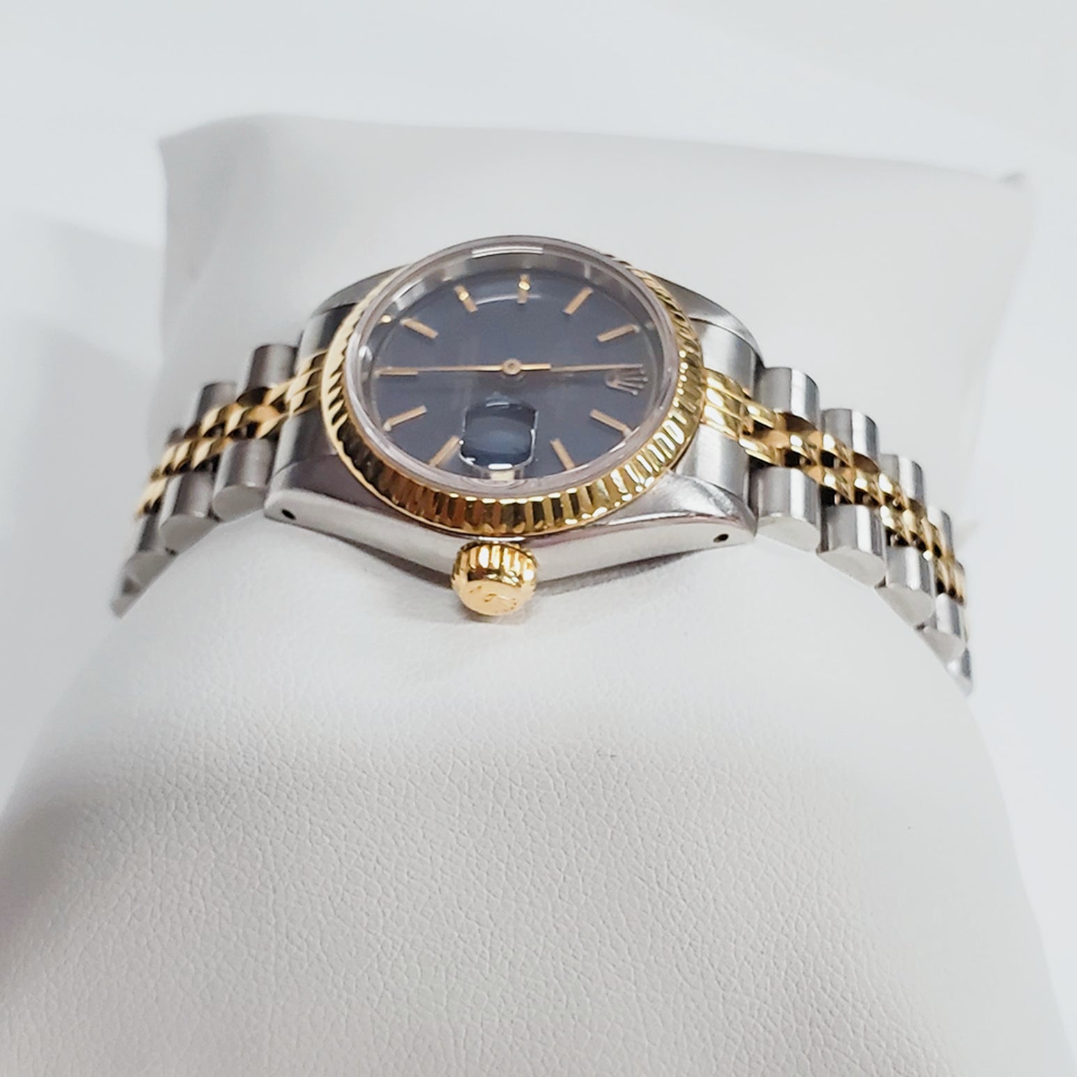 Ladies Rolex 26mm Two Tone DateJust 18K Gold Watch with Blue Dial and 18k Fluted Bezel. (Pre-Owned)