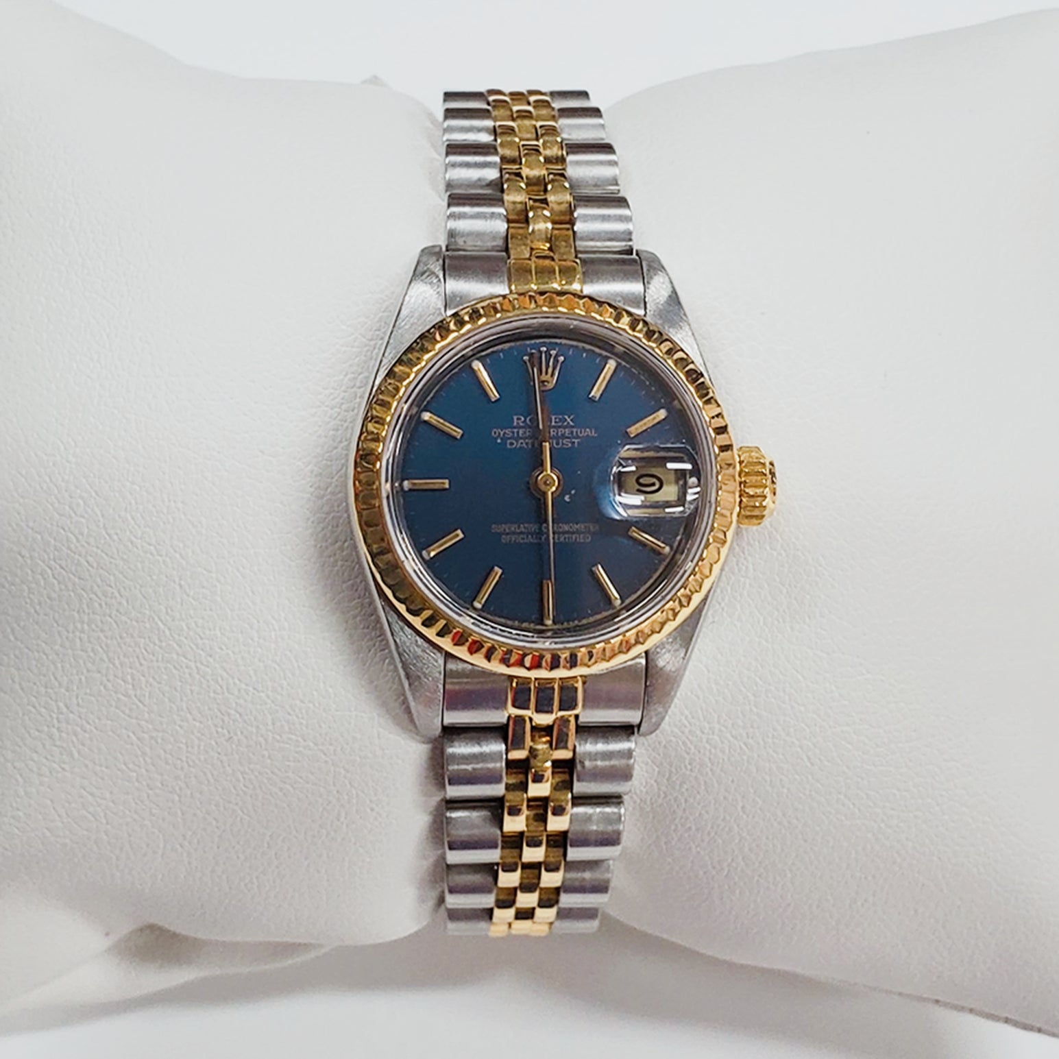 Ladies Rolex 26mm Two Tone DateJust 18K Gold Watch with Blue Dial and 18k Fluted Bezel. (Pre-Owned)