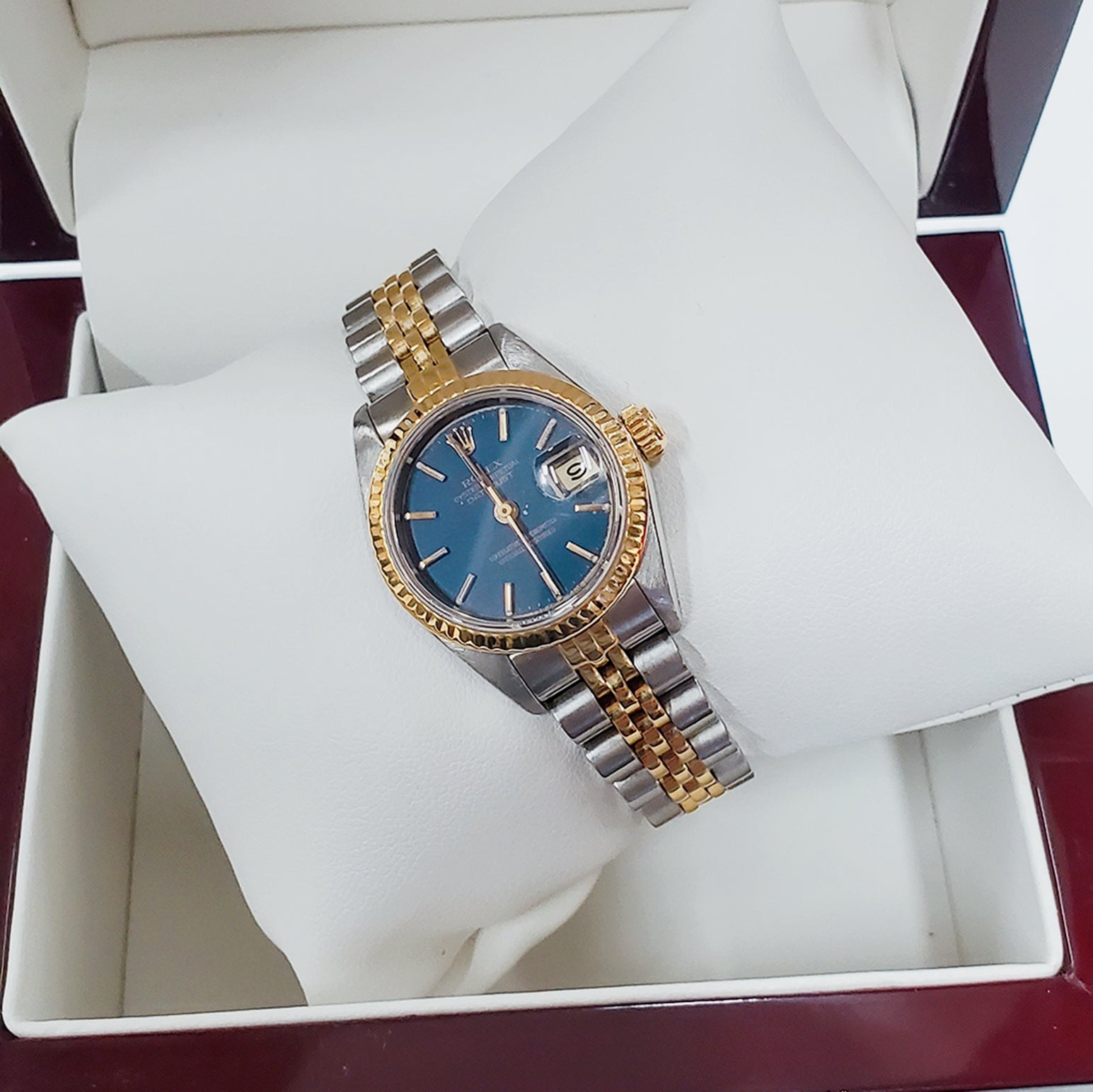 Ladies Rolex 26mm Two Tone DateJust 18K Gold Watch with Blue Dial and 18k Fluted Bezel. (Pre-Owned)