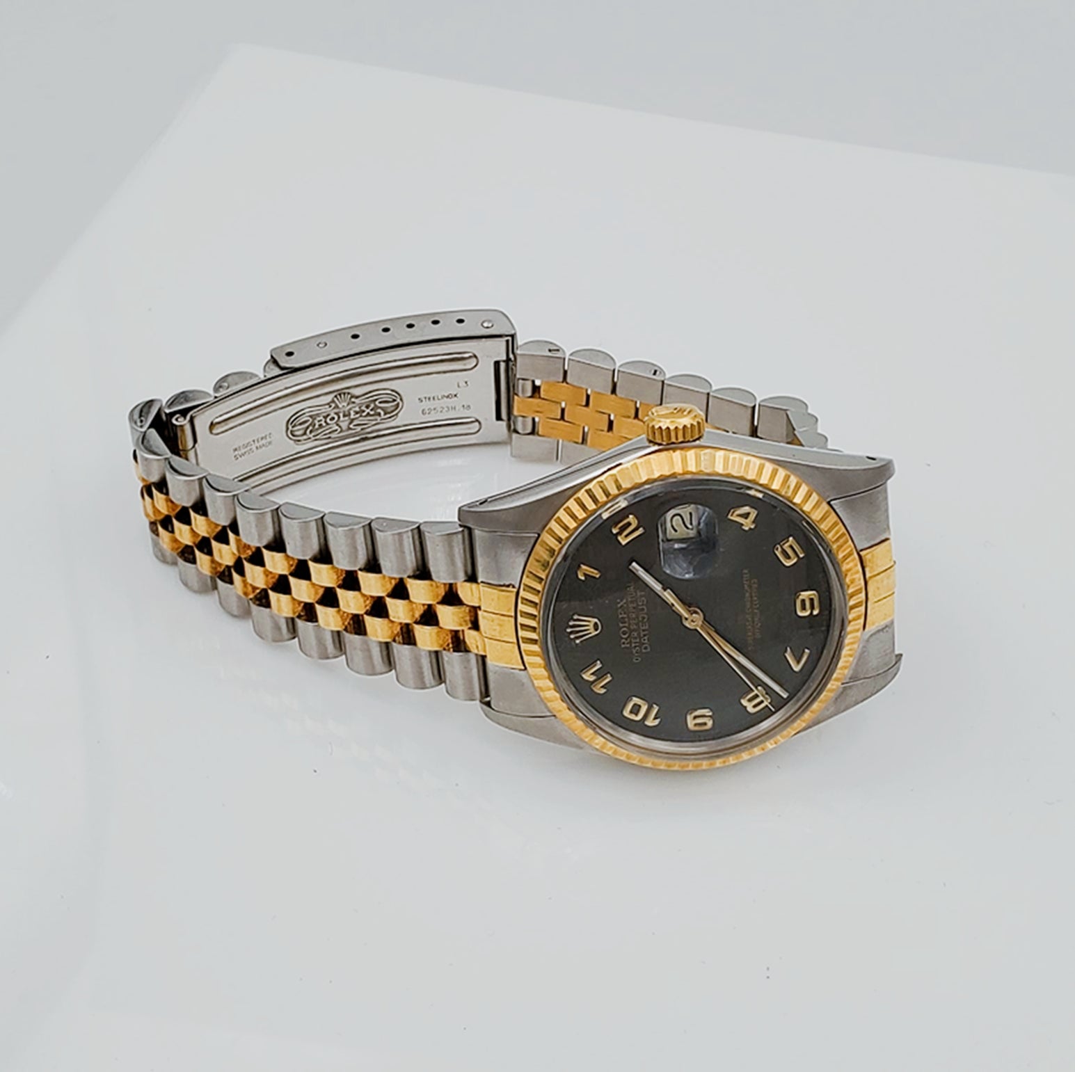 Men's Rolex 36mm DateJust 18k Gold / Stainless Steel Two Tone Watch with Gray/Black Dial and Fluted Bezel. (Pre-Owned)