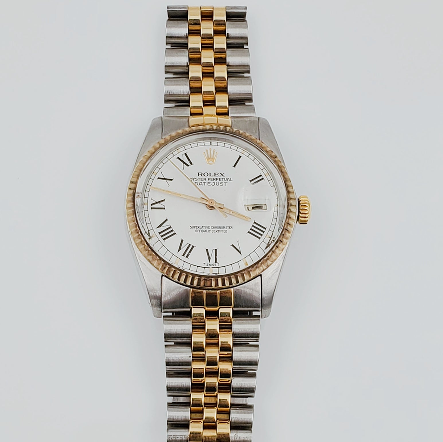 Men's Rolex 36mm Vintage DateJust 18k Gold / Stainless Steel Two Tone Watch with White Dial, Roman Numeral and Fluted Bezel. (Pre-Owned)