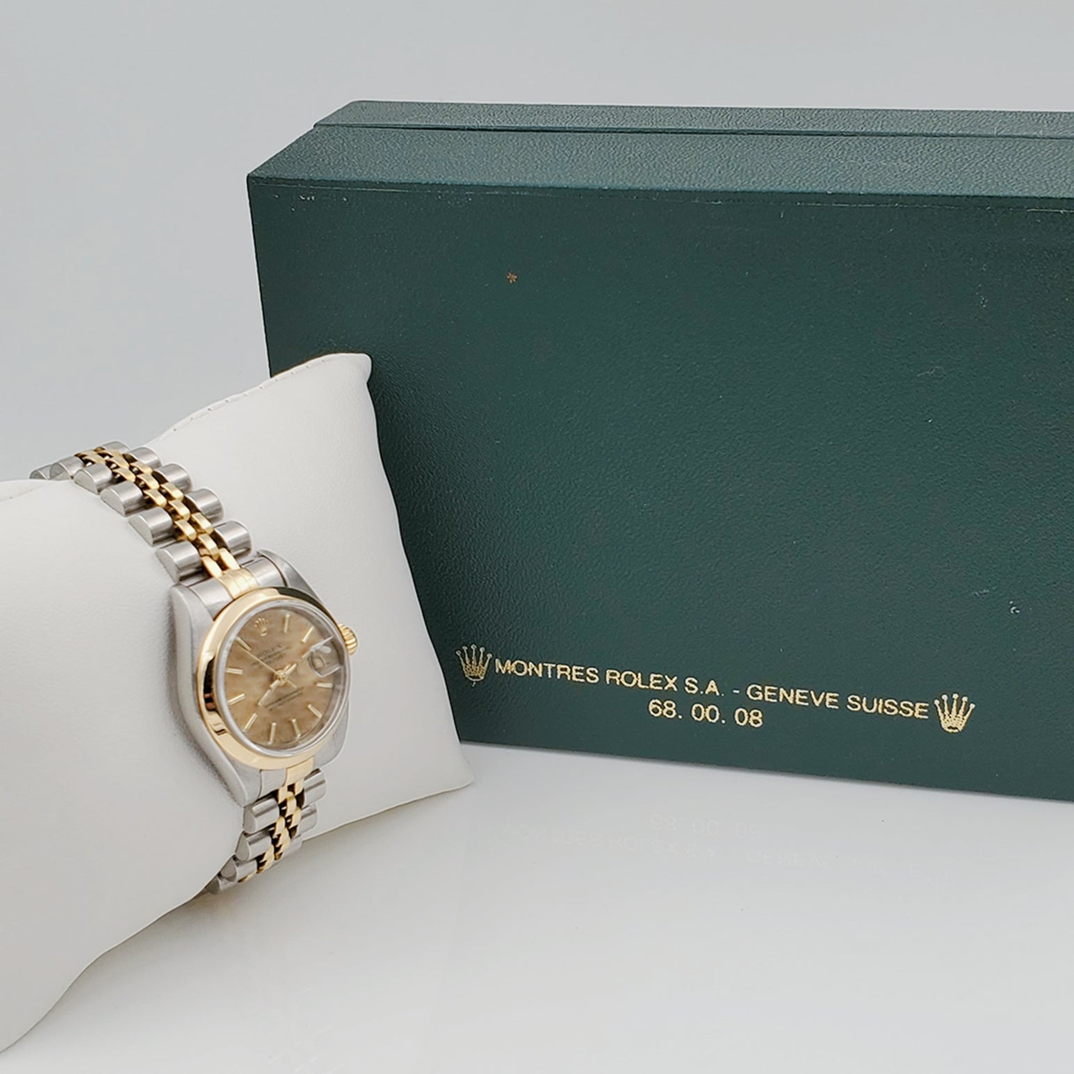 Ladies Rolex 26mm DateJust Two Tone 18K Gold Watch with Champagne Dial and Smooth Bezel. (Pre-Owned)