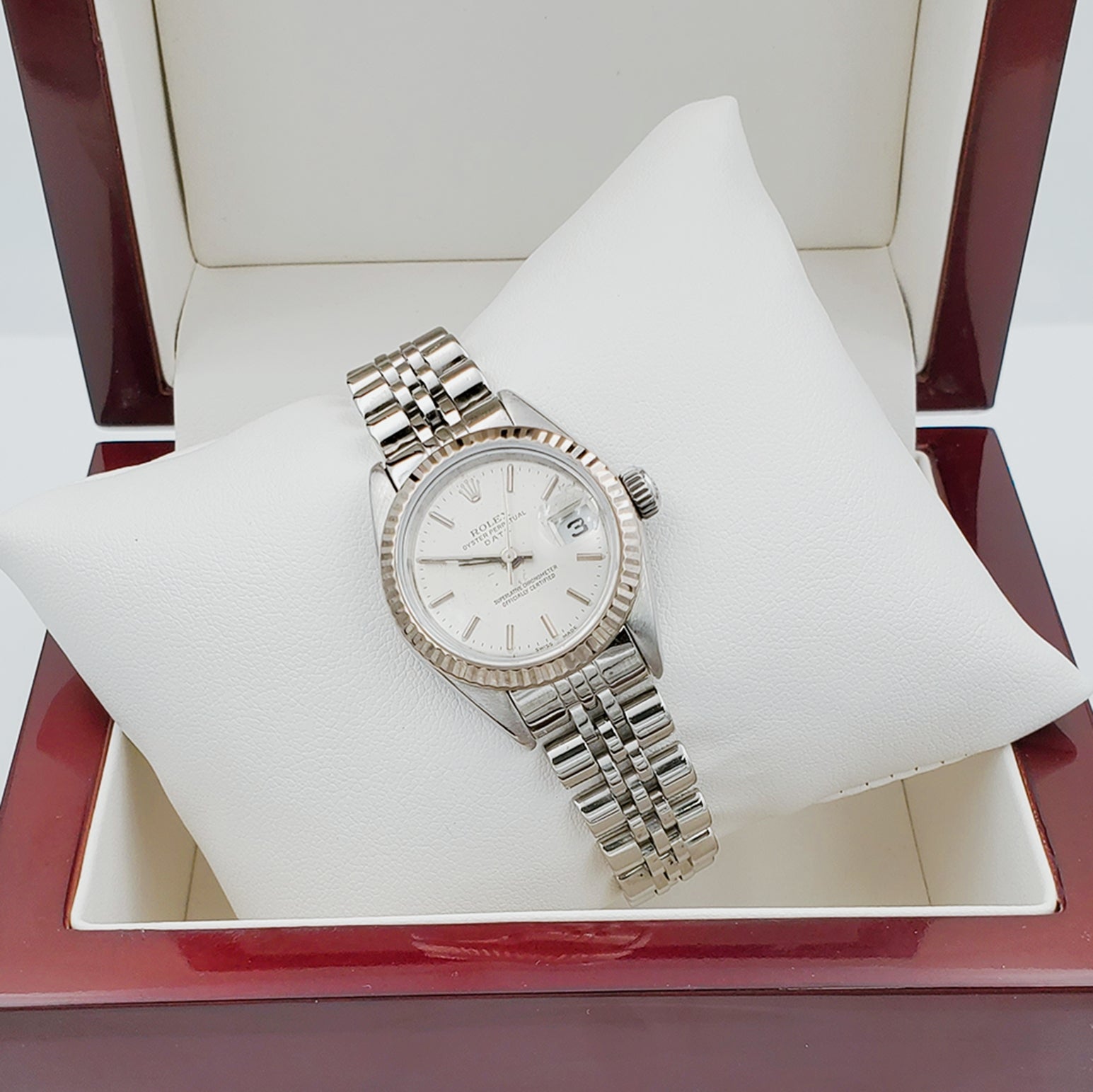 Ladies Rolex 26mm DateJust 18K White Gold / Stainless Steel Watch with Silver Dial and Fluted Bezel. (Pre-Owned)