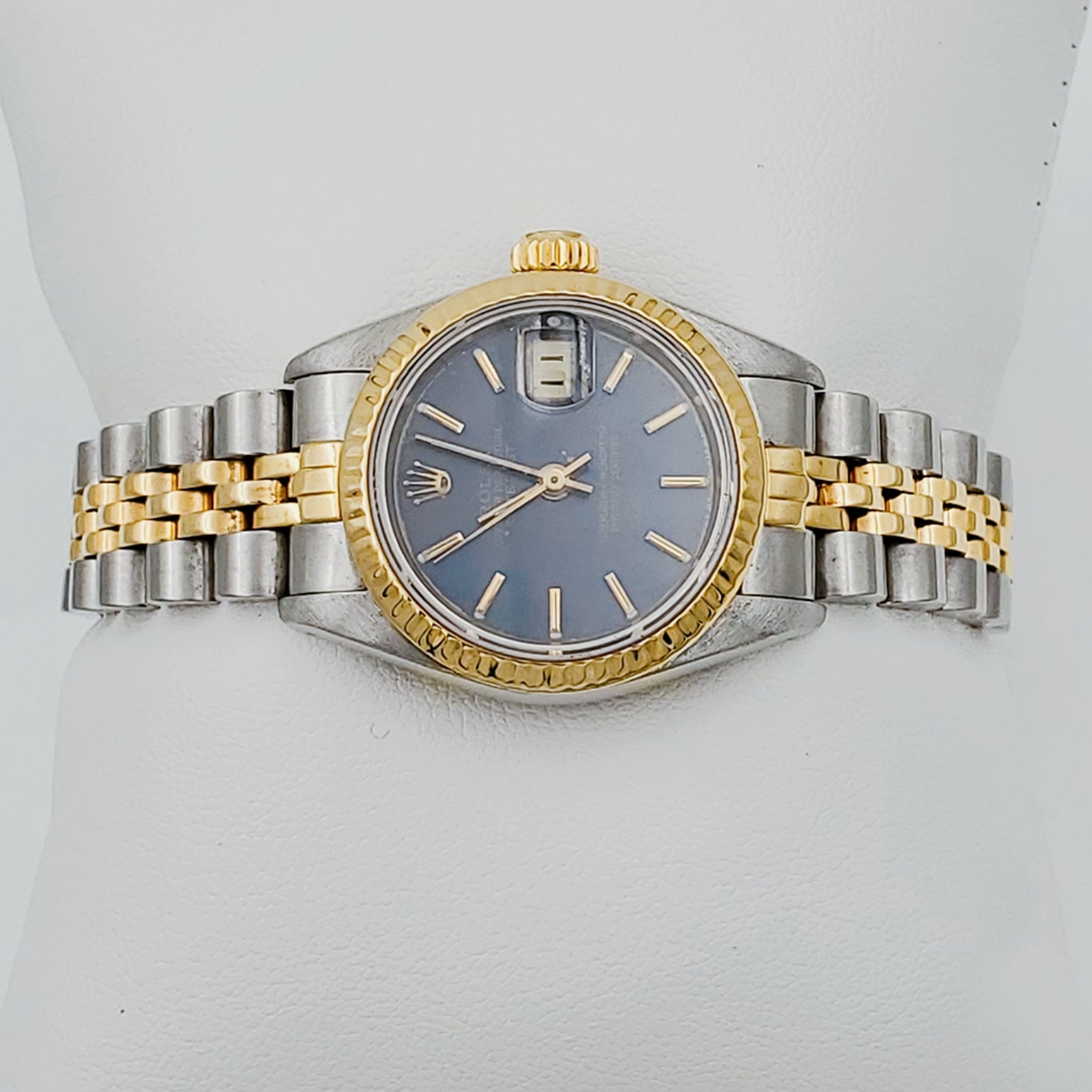 Ladies Rolex 26mm Two Tone DateJust 18K Gold Watch with Blue Dial and 18k Fluted Bezel. (Pre-Owned)